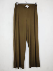 Buy online pre-used pre-loved 100% authentic & Original branded Zara (T-3296) available in Pakistan. Top international brands avilable.