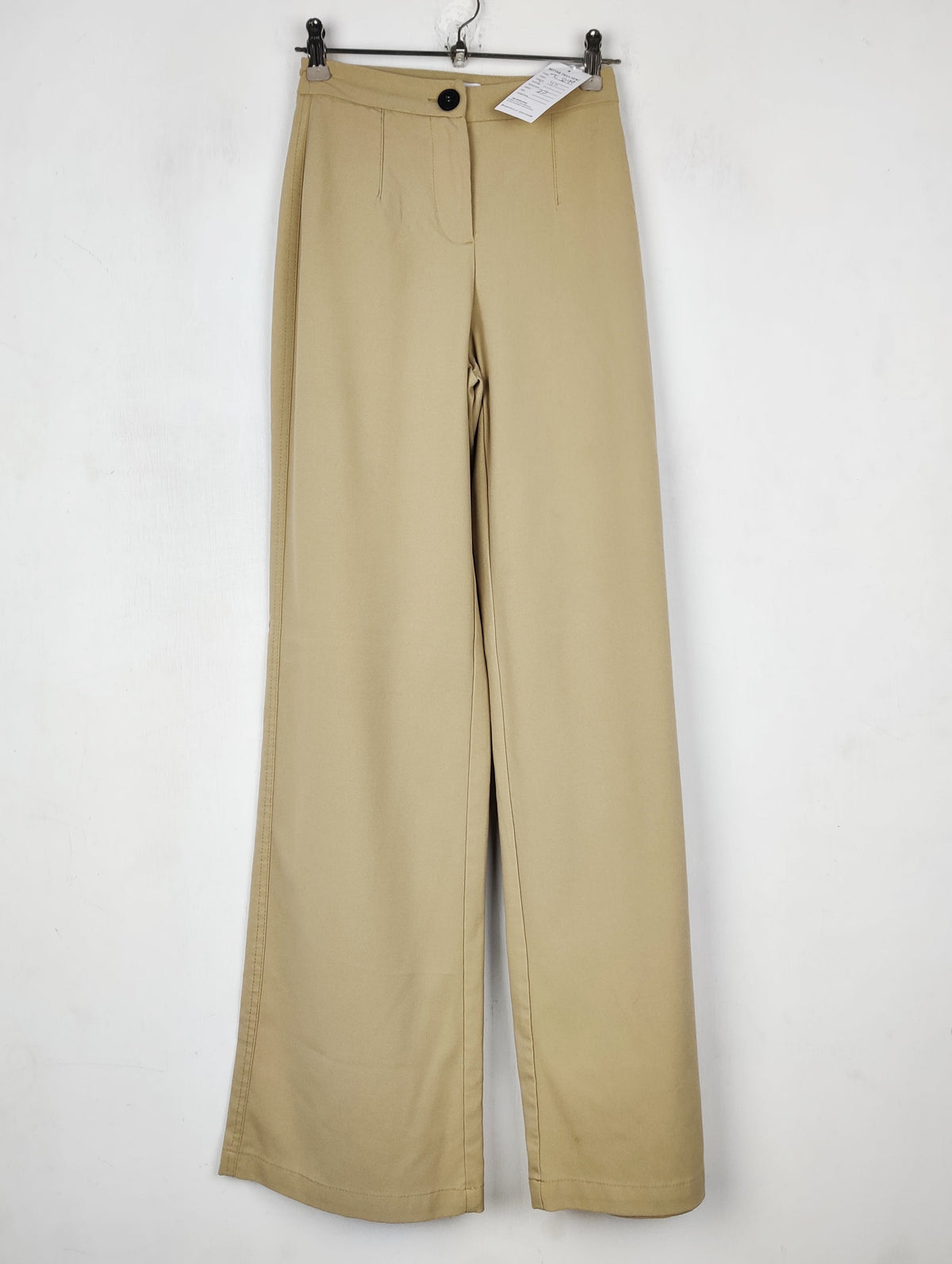 Buy online pre-used pre-loved 100% authentic & Original branded Bershka (T-3299) available in Pakistan. Top international brands avilable.