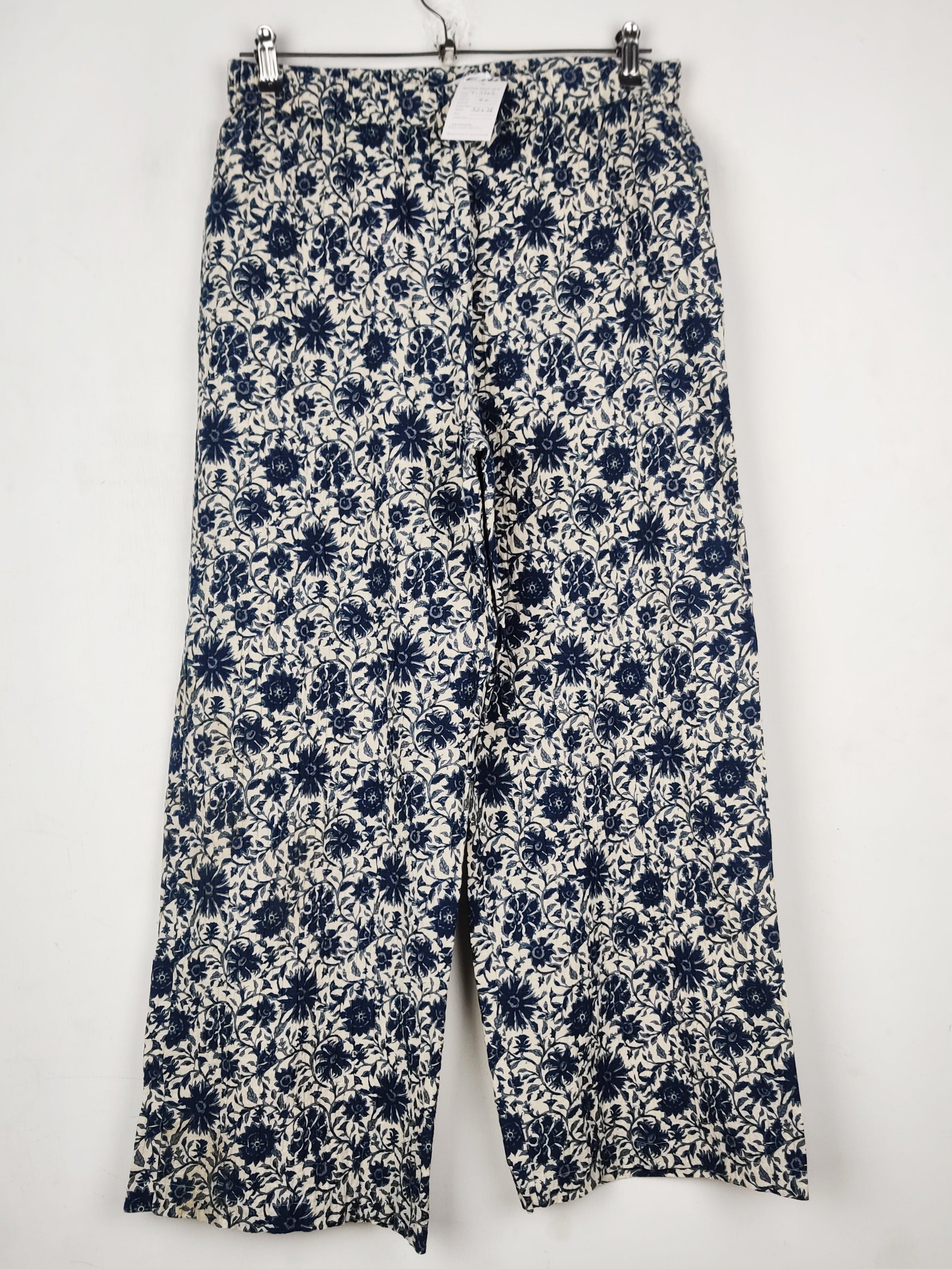 Buy online pre-used pre-loved 100% authentic & Original branded Primark (T-3302) available in Pakistan. Top international brands avilable.
