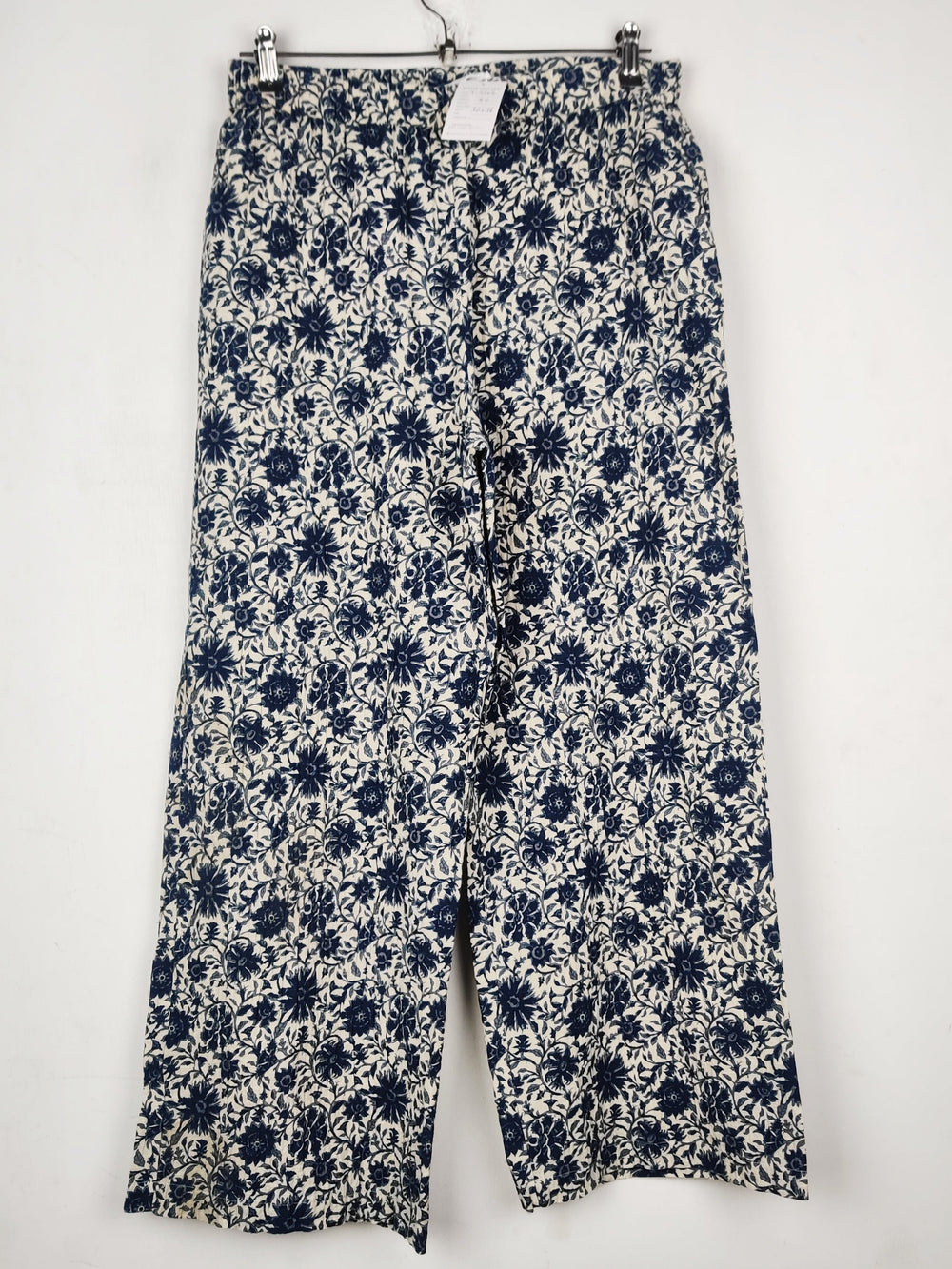 Buy online pre-used pre-loved 100% authentic & Original branded Primark (T-3302) available in Pakistan. Top international brands avilable.