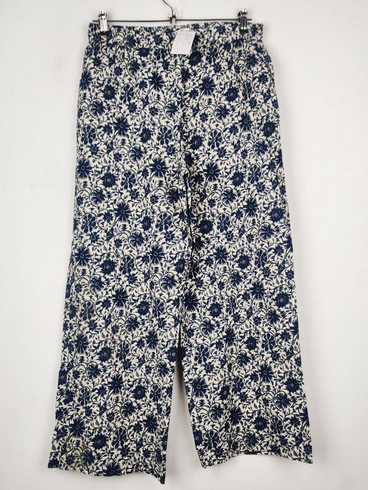 Buy online pre-used pre-loved 100% authentic & Original branded Primark (T-3302) available in Pakistan. Top international brands avilable.