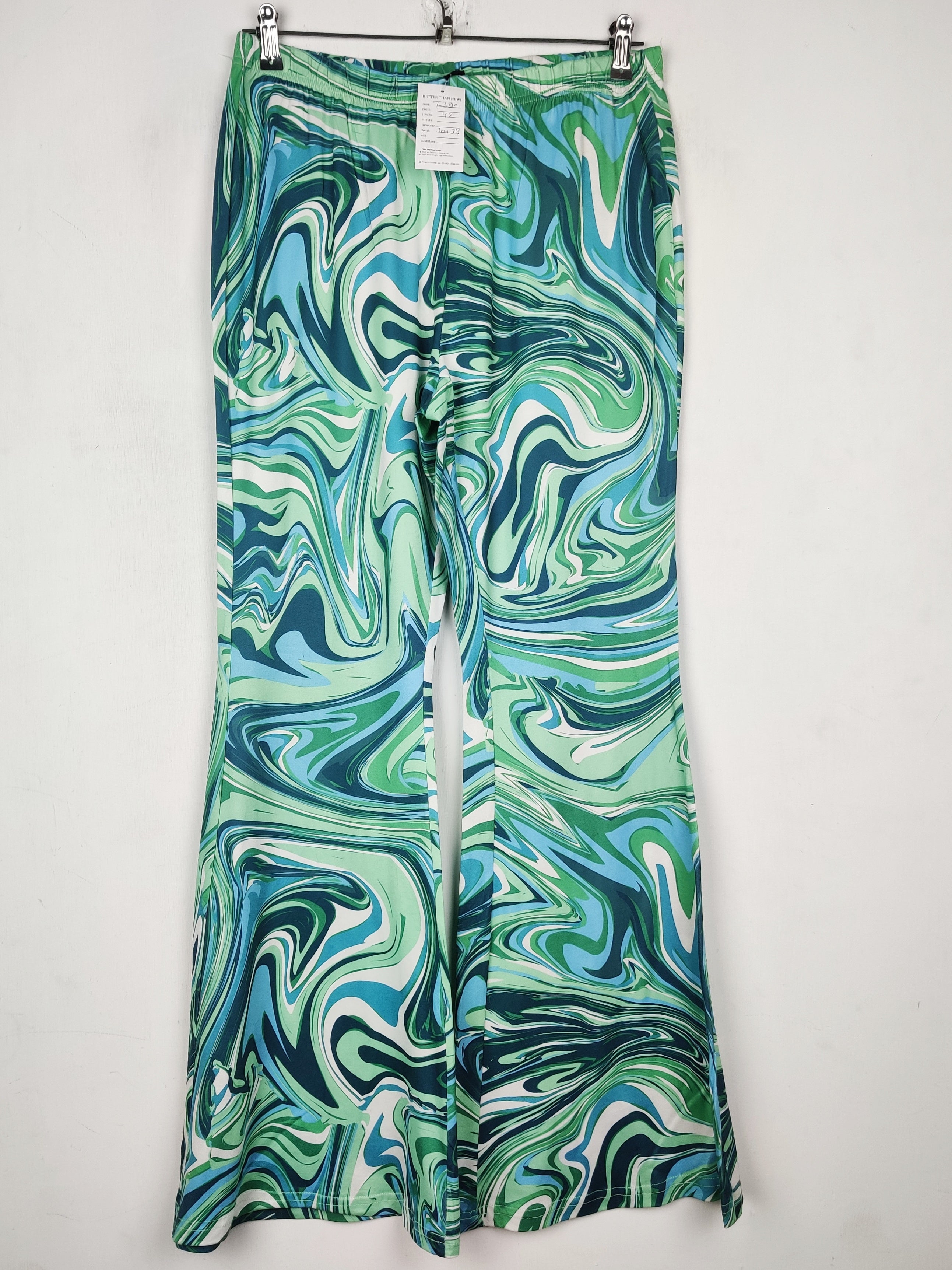 Buy online pre-used pre-loved 100% authentic & Original branded Shein (T-3310) available in Pakistan. Top international brands avilable.