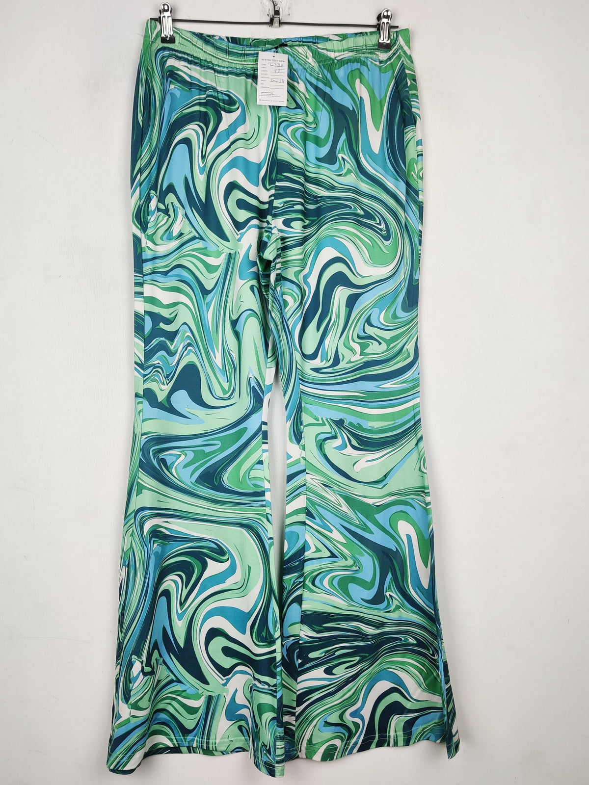 Buy online pre-used pre-loved 100% authentic & Original branded Shein (T-3310) available in Pakistan. Top international brands avilable.