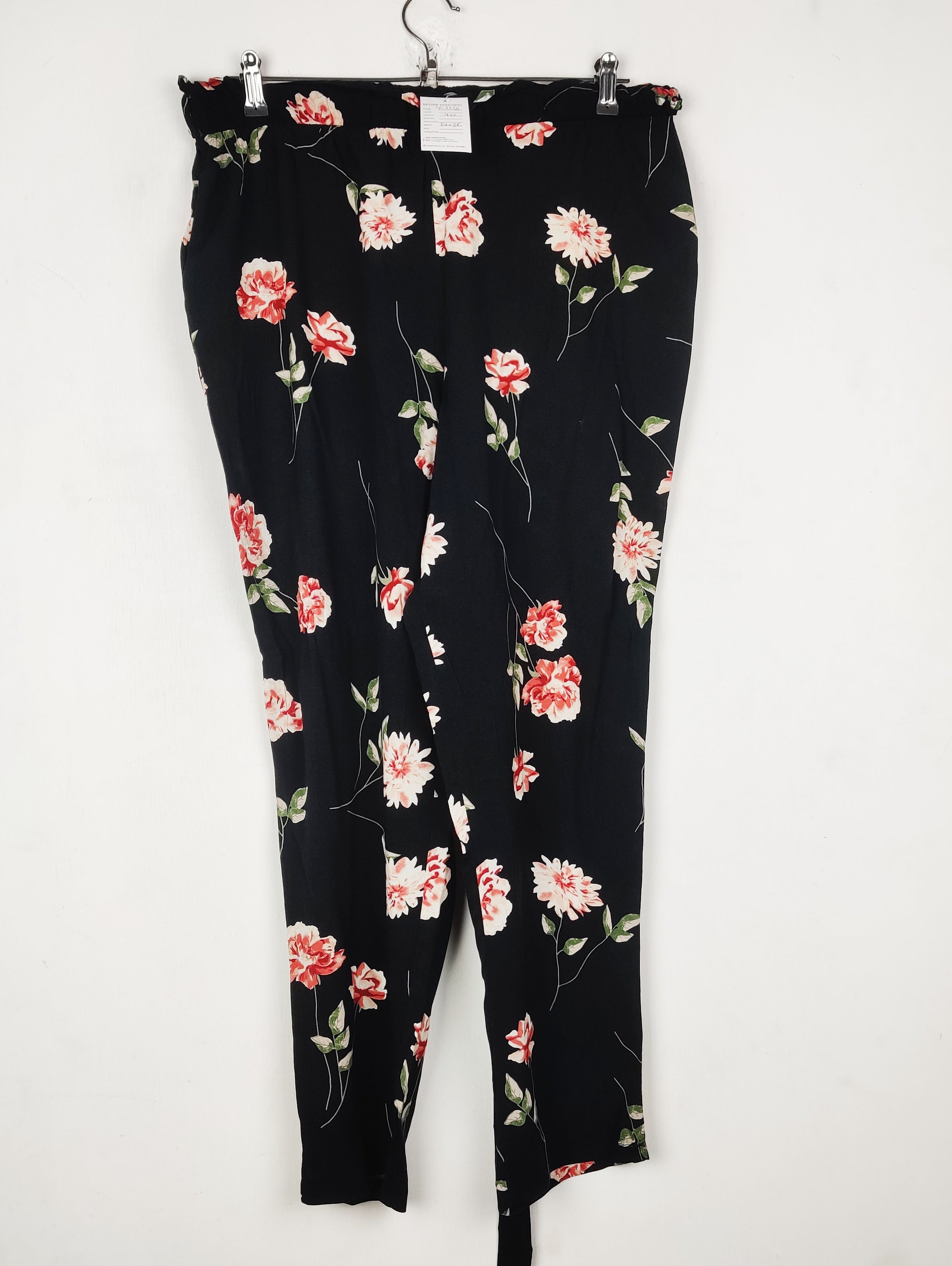 Buy online pre-used pre-loved 100% authentic & Original branded Real Women (T-3316) available in Pakistan. Top international brands avilable.