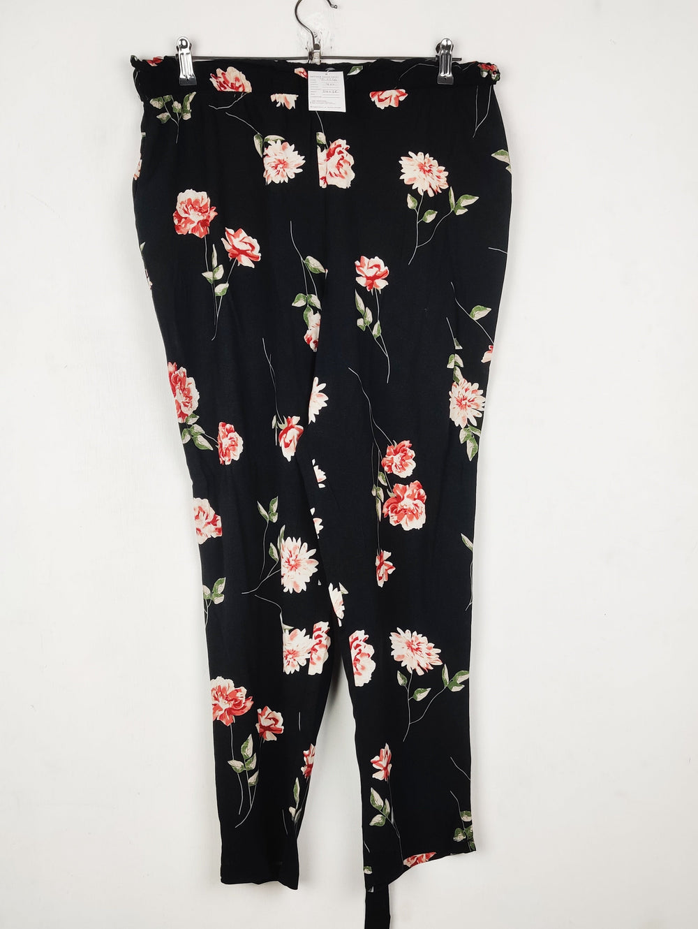 Buy online pre-used pre-loved 100% authentic & Original branded Real Women (T-3316) available in Pakistan. Top international brands avilable.