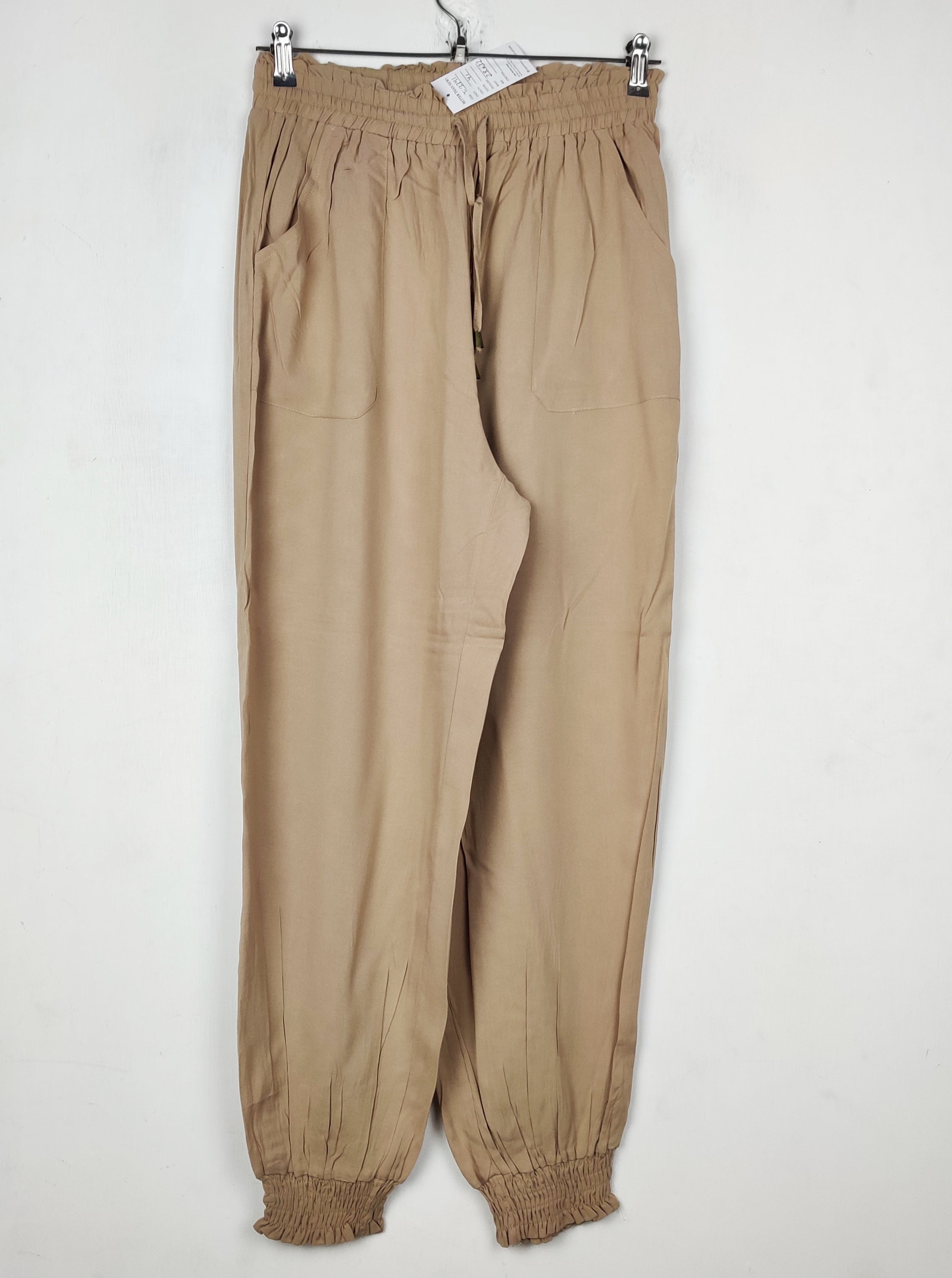 Buy online pre-used pre-loved 100% authentic & Original branded Unknown Brand (T-3341) available in Pakistan. Top international brands avilable.