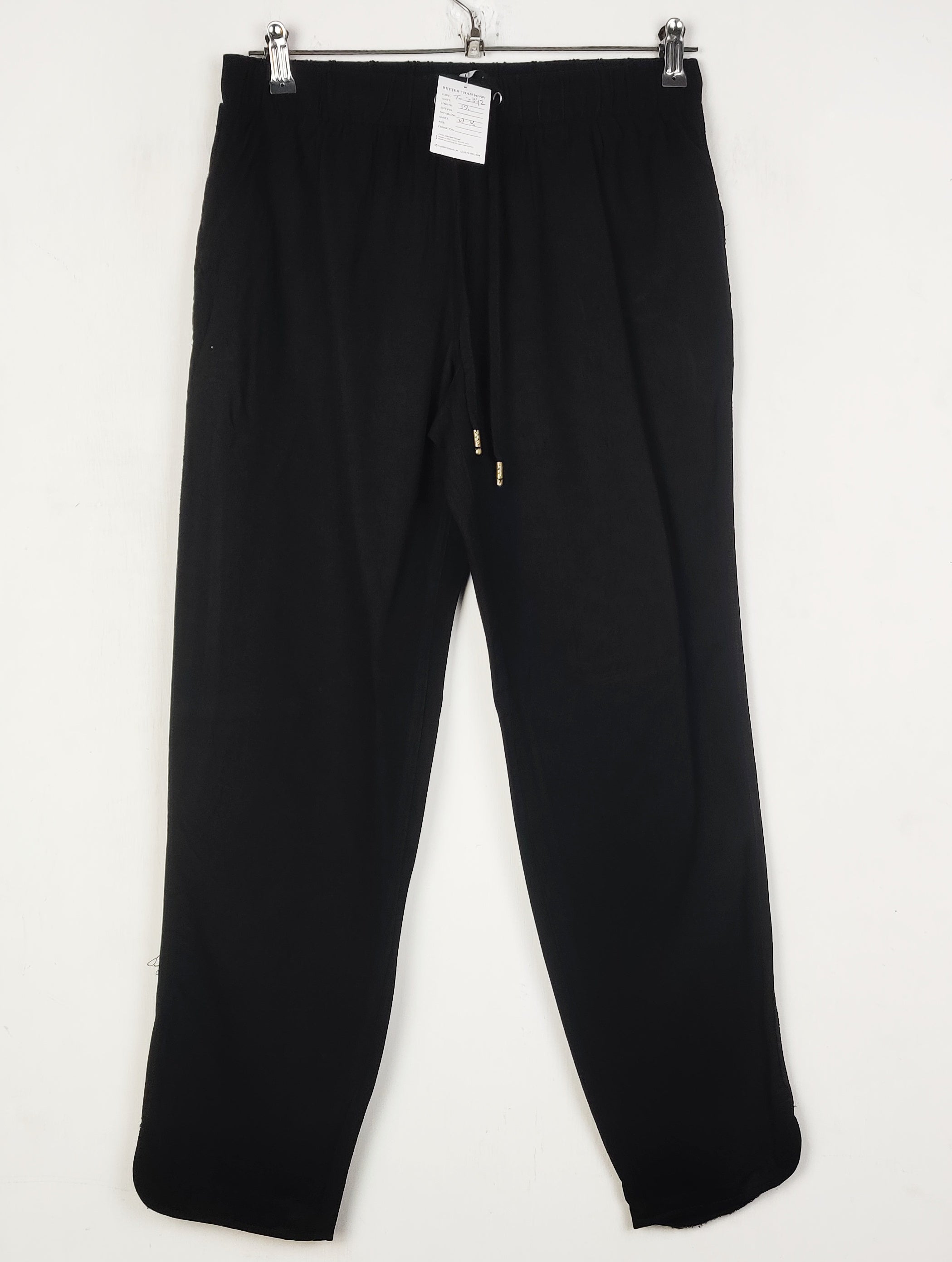 Buy online pre-used pre-loved 100% authentic & Original branded Mango Basic (T-3342) available in Pakistan. Top international brands avilable.