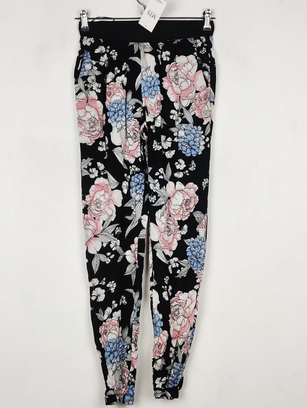Buy online pre-used pre-loved 100% authentic & Original branded Marks & Spencer (T-3349) available in Pakistan. Top international brands avilable.