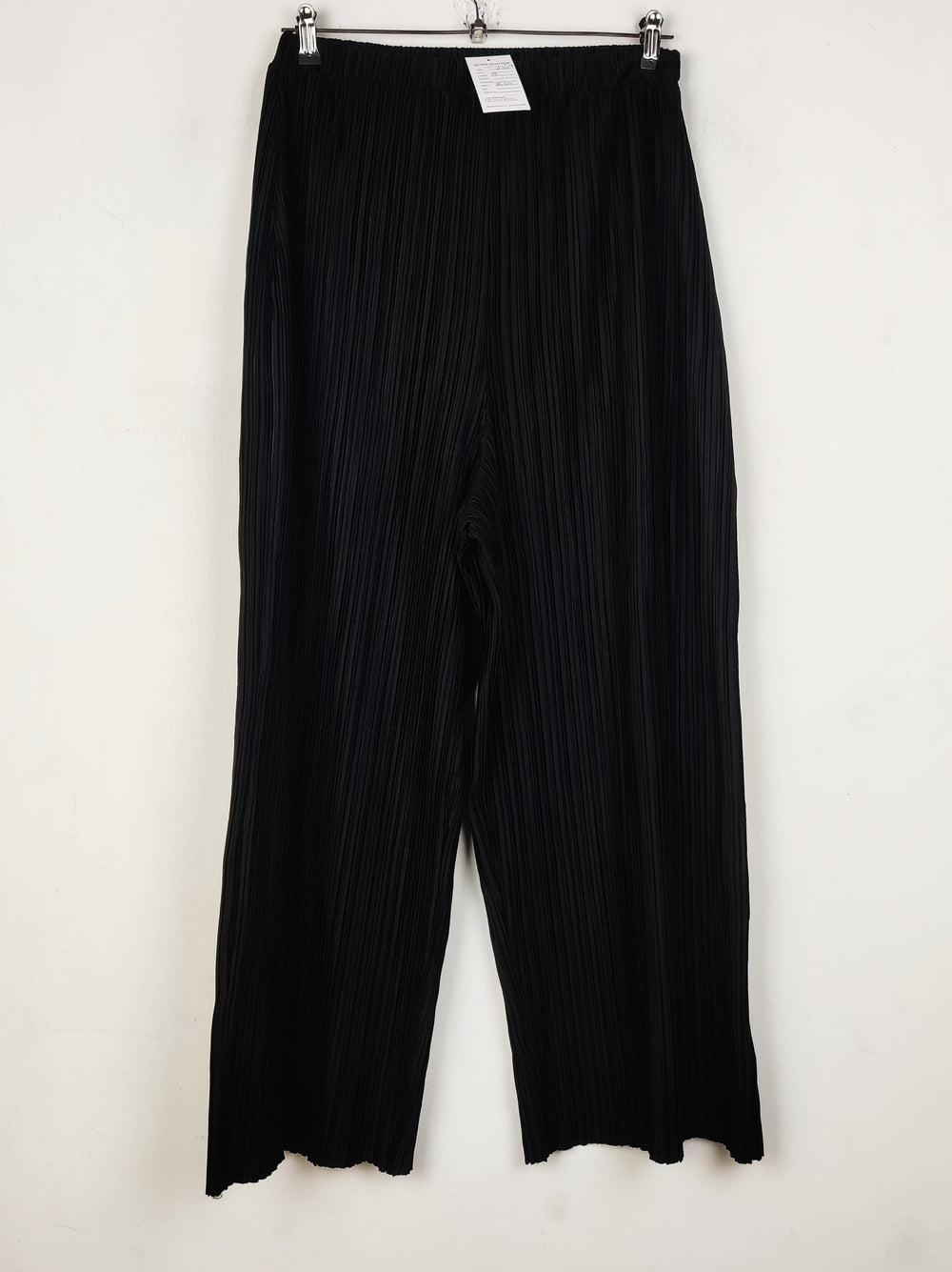 Buy online pre-used pre-loved 100% authentic & Original branded Boohoo (T-3354) available in Pakistan. Top international brands avilable.