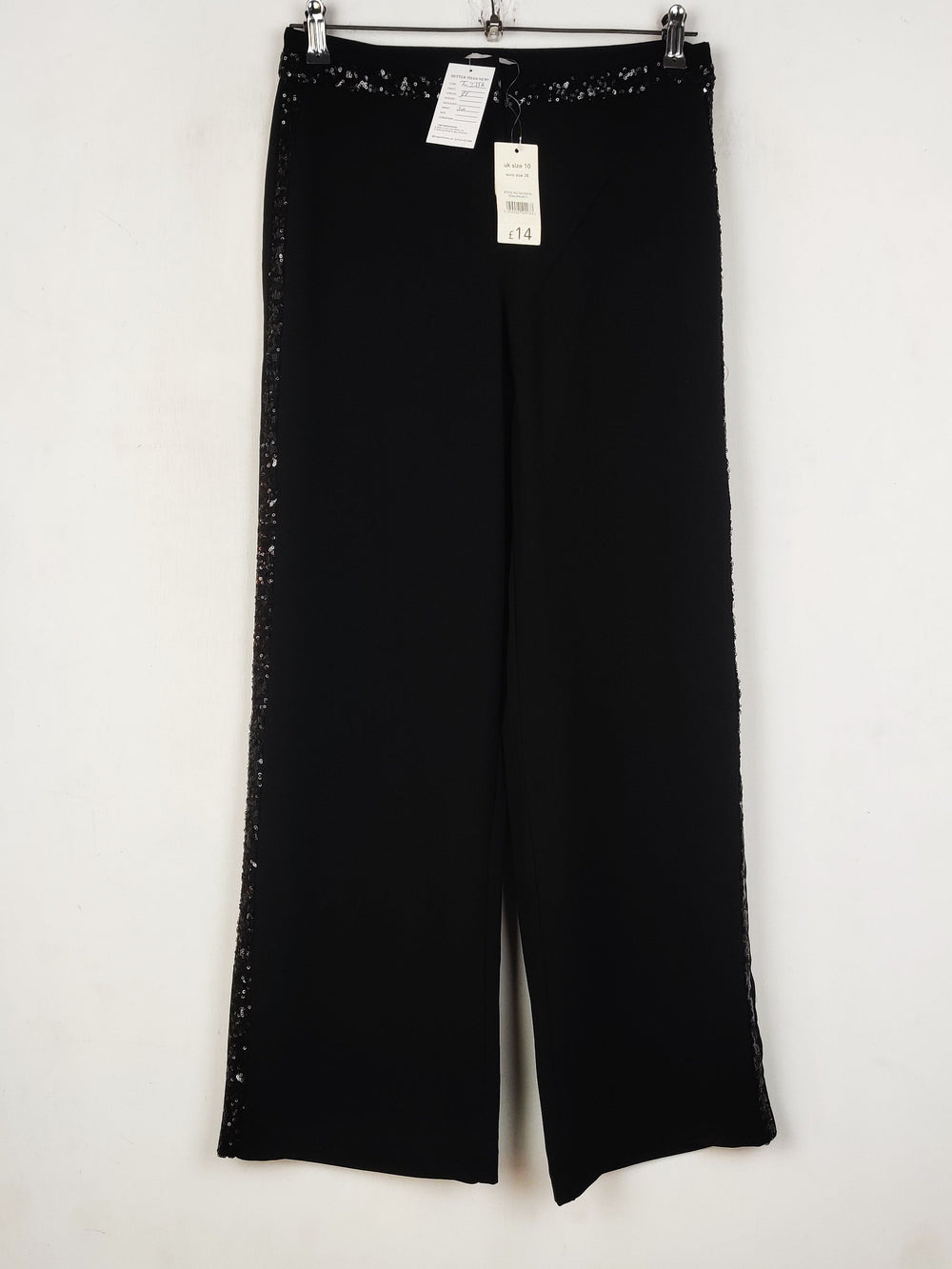 Buy online pre-used pre-loved 100% authentic & Original branded George (T-3356) available in Pakistan. Top international brands avilable.