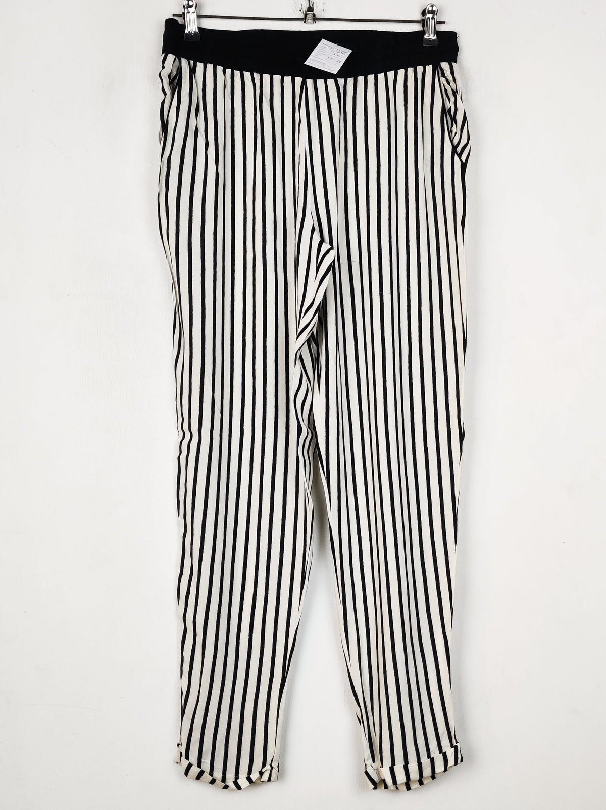 Buy online pre-used pre-loved 100% authentic & Original branded Dorothy Perkins (T-3360) available in Pakistan. Top international brands avilable.