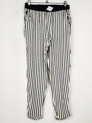Buy online pre-used pre-loved 100% authentic & Original branded Dorothy Perkins (T-3360) available in Pakistan. Top international brands avilable.