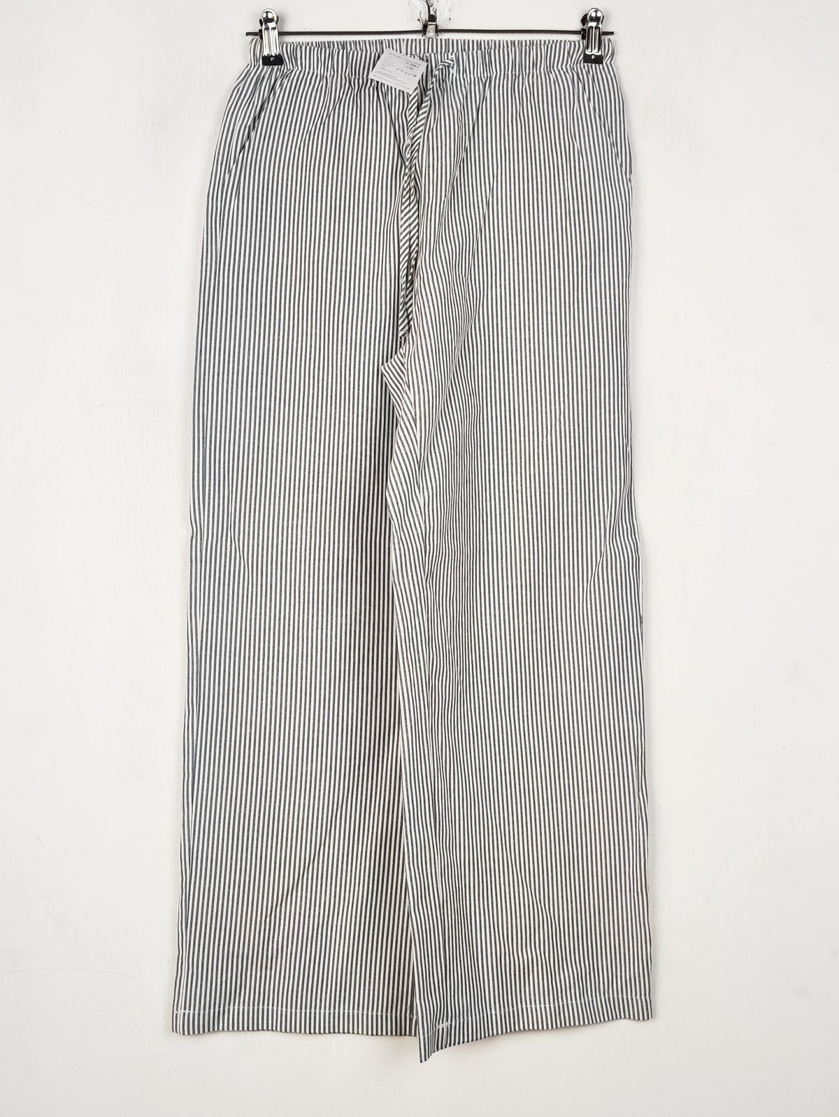 Buy online pre-used pre-loved 100% authentic & Original branded Unknown Brand (T-3361) available in Pakistan. Top international brands avilable.
