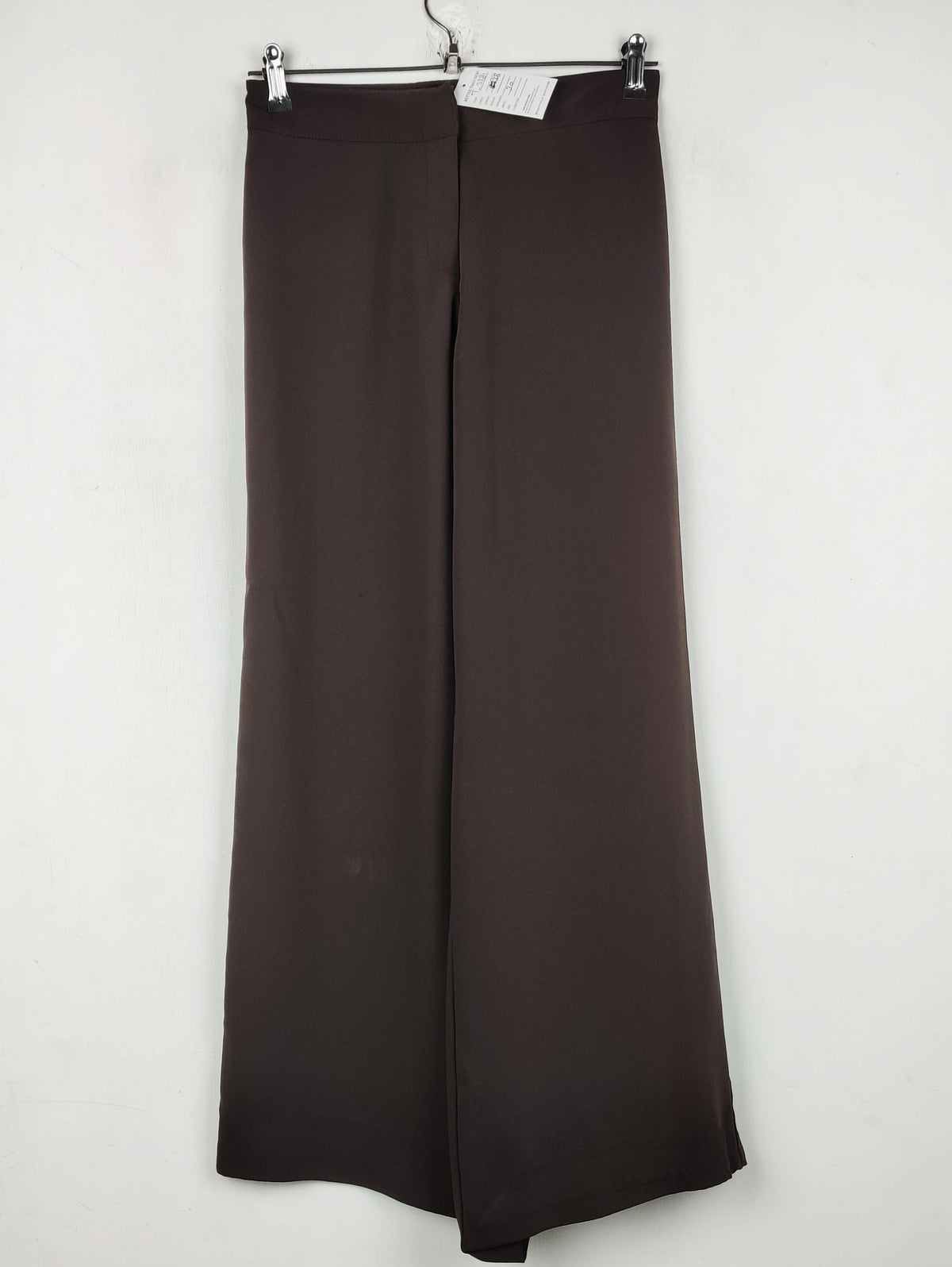 Buy online pre-used pre-loved 100% authentic & Original branded Alexon (T-3381) available in Pakistan. Top international brands avilable.