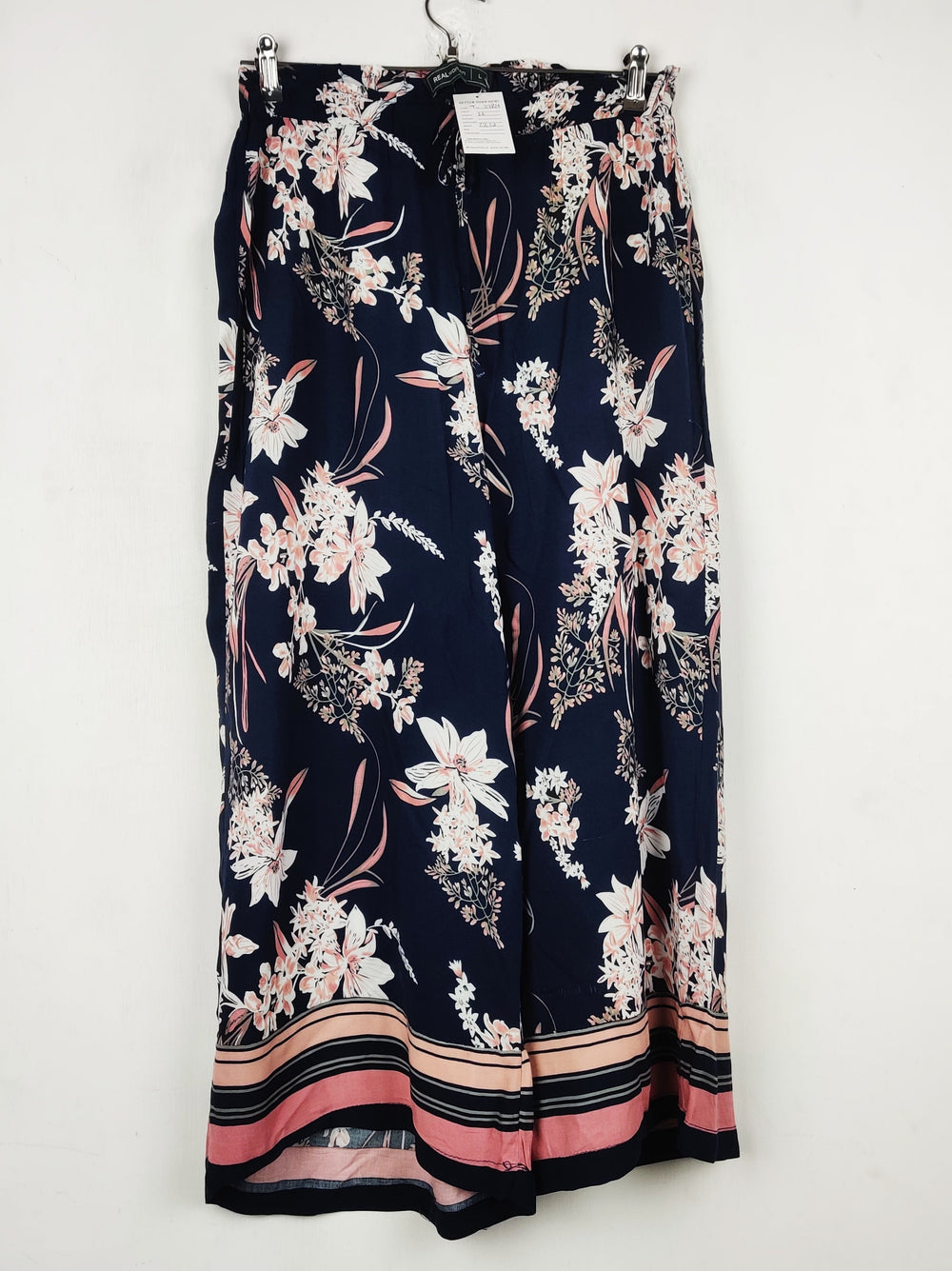 Buy online pre-used pre-loved 100% authentic & Original branded Real Woman (T-3384) available in Pakistan. Top international brands avilable.
