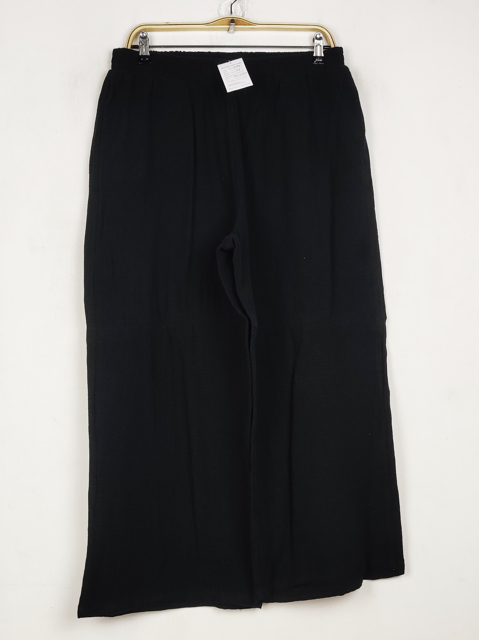 Buy online pre-used pre-loved 100% authentic & Original branded Esmara (T-3395) available in Pakistan. Top international brands avilable.