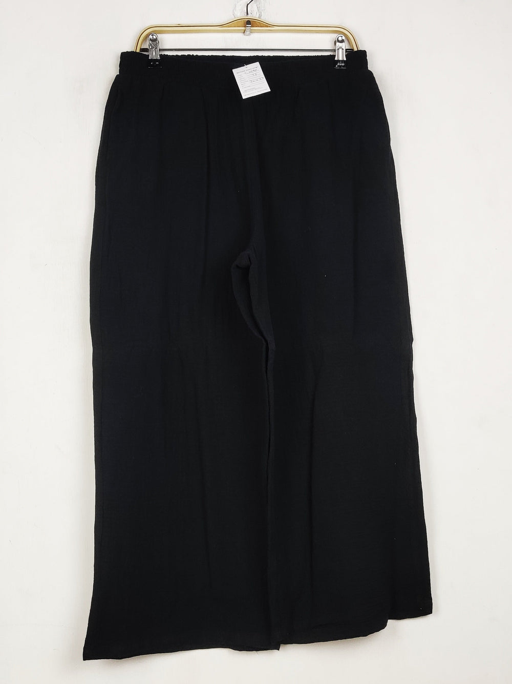 Buy online pre-used pre-loved 100% authentic & Original branded Esmara (T-3395) available in Pakistan. Top international brands avilable.