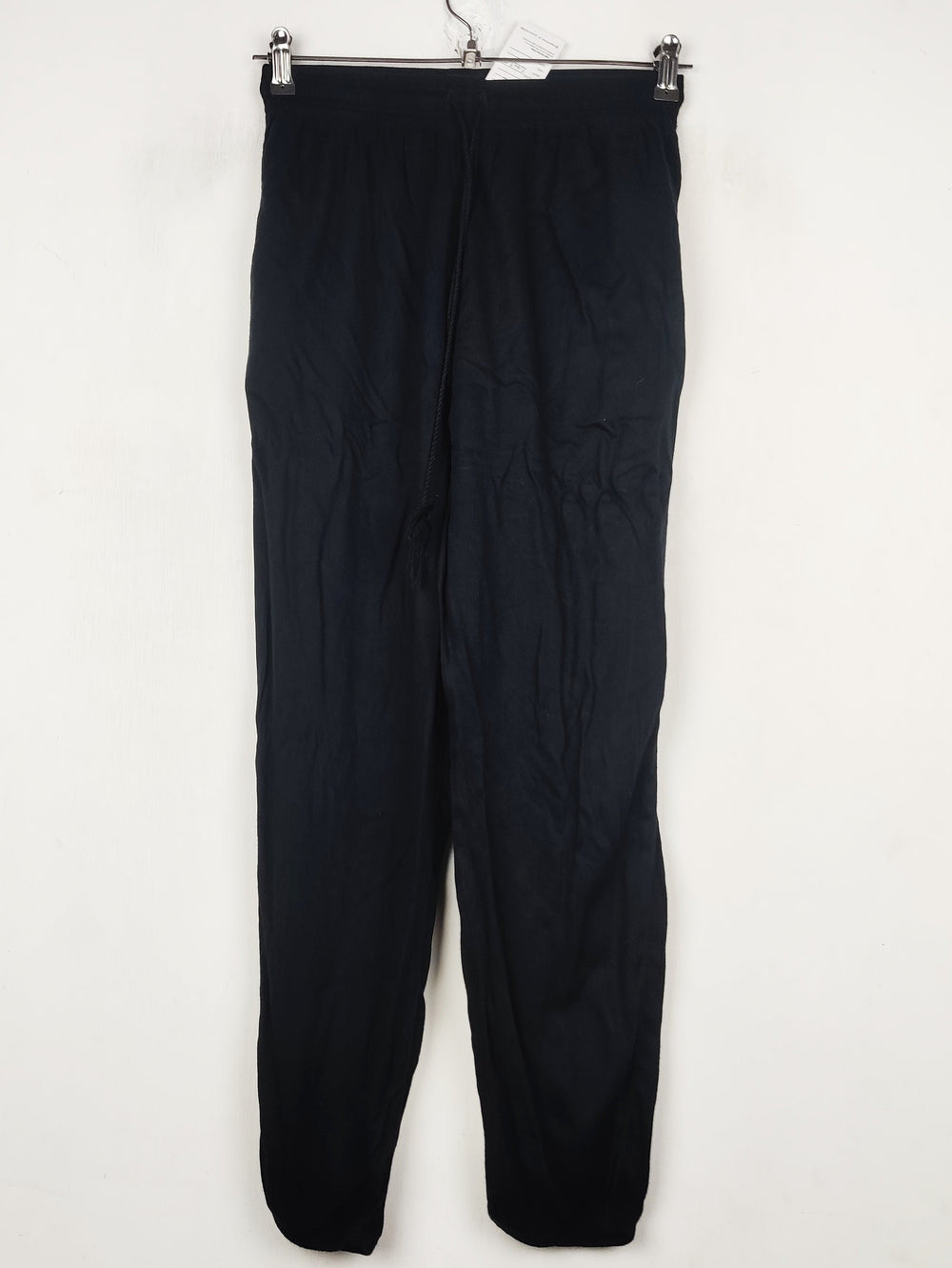 Buy online pre-used pre-loved 100% authentic & Original branded Uniqlo (T-3446) available in Pakistan. Top international brands avilable.