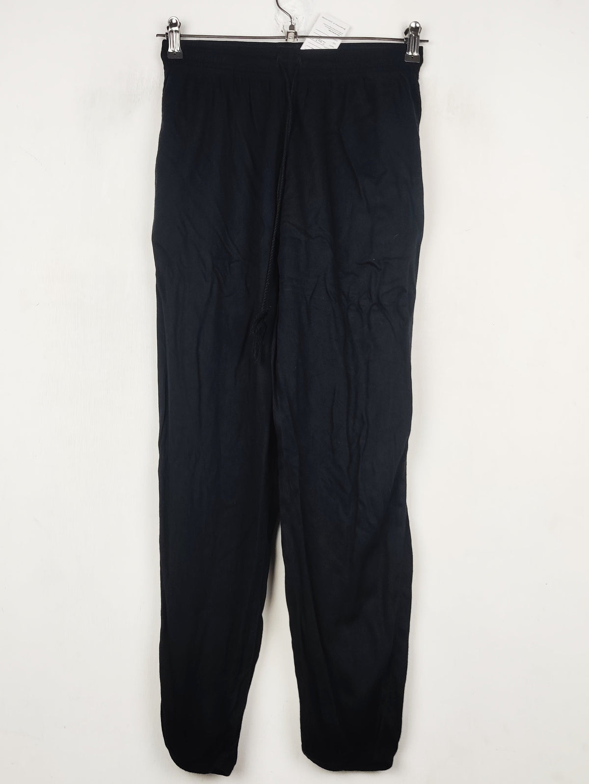 Buy online pre-used pre-loved 100% authentic & Original branded Uniqlo (T-3446) available in Pakistan. Top international brands avilable.