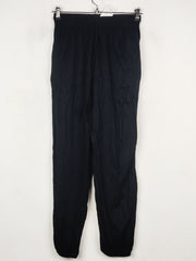 Buy online pre-used pre-loved 100% authentic & Original branded Uniqlo (T-3446) available in Pakistan. Top international brands avilable.