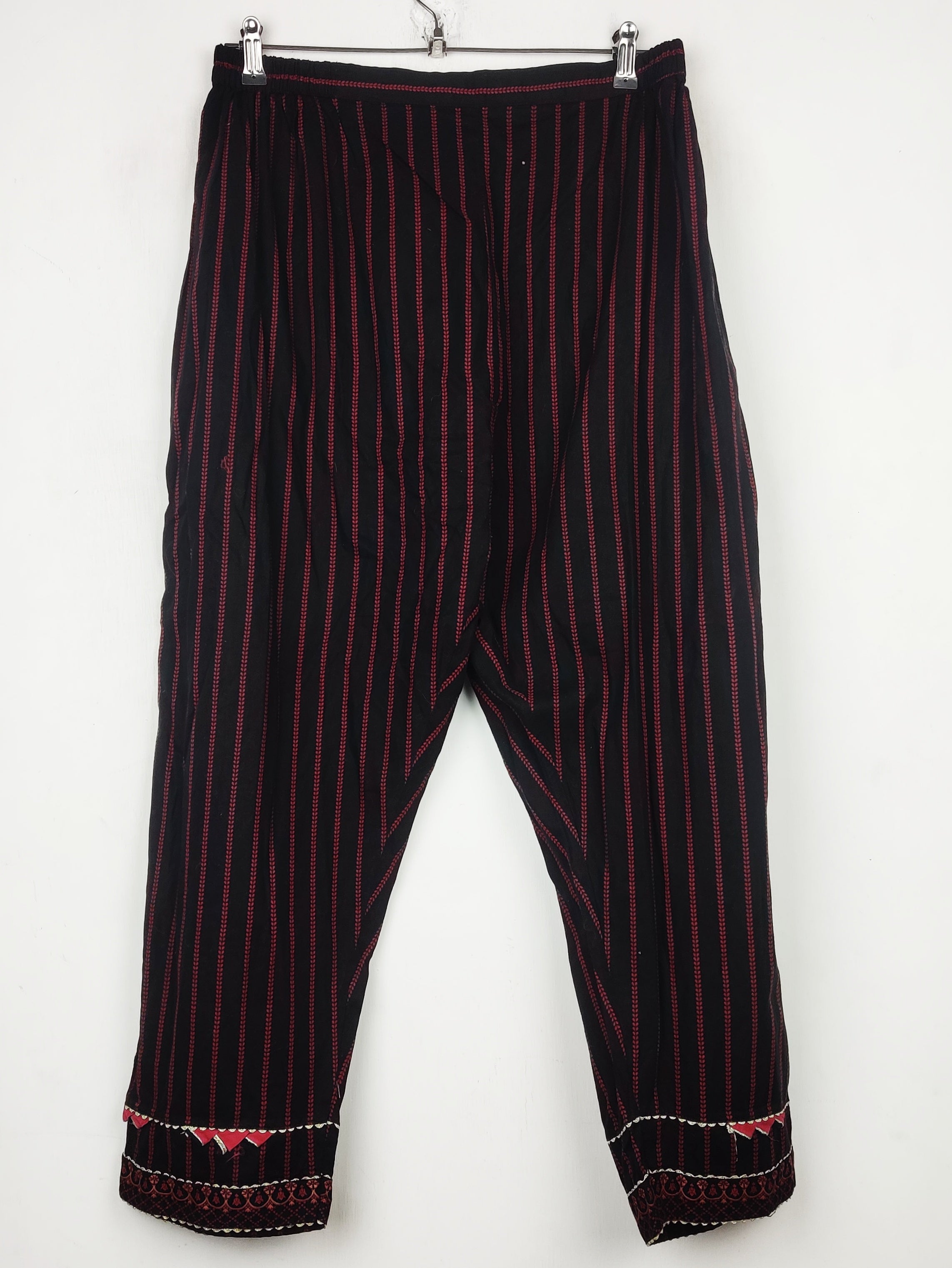 Buy online pre-used pre-loved 100% authentic & Original branded Unknown Brand (T-3451) available in Pakistan. Top international brands avilable.