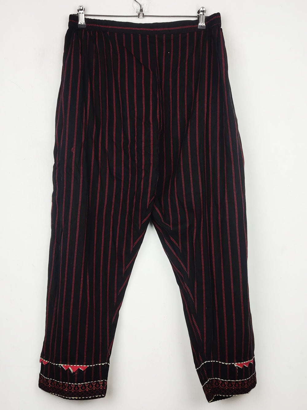 Buy online pre-used pre-loved 100% authentic & Original branded Unknown Brand (T-3451) available in Pakistan. Top international brands avilable.