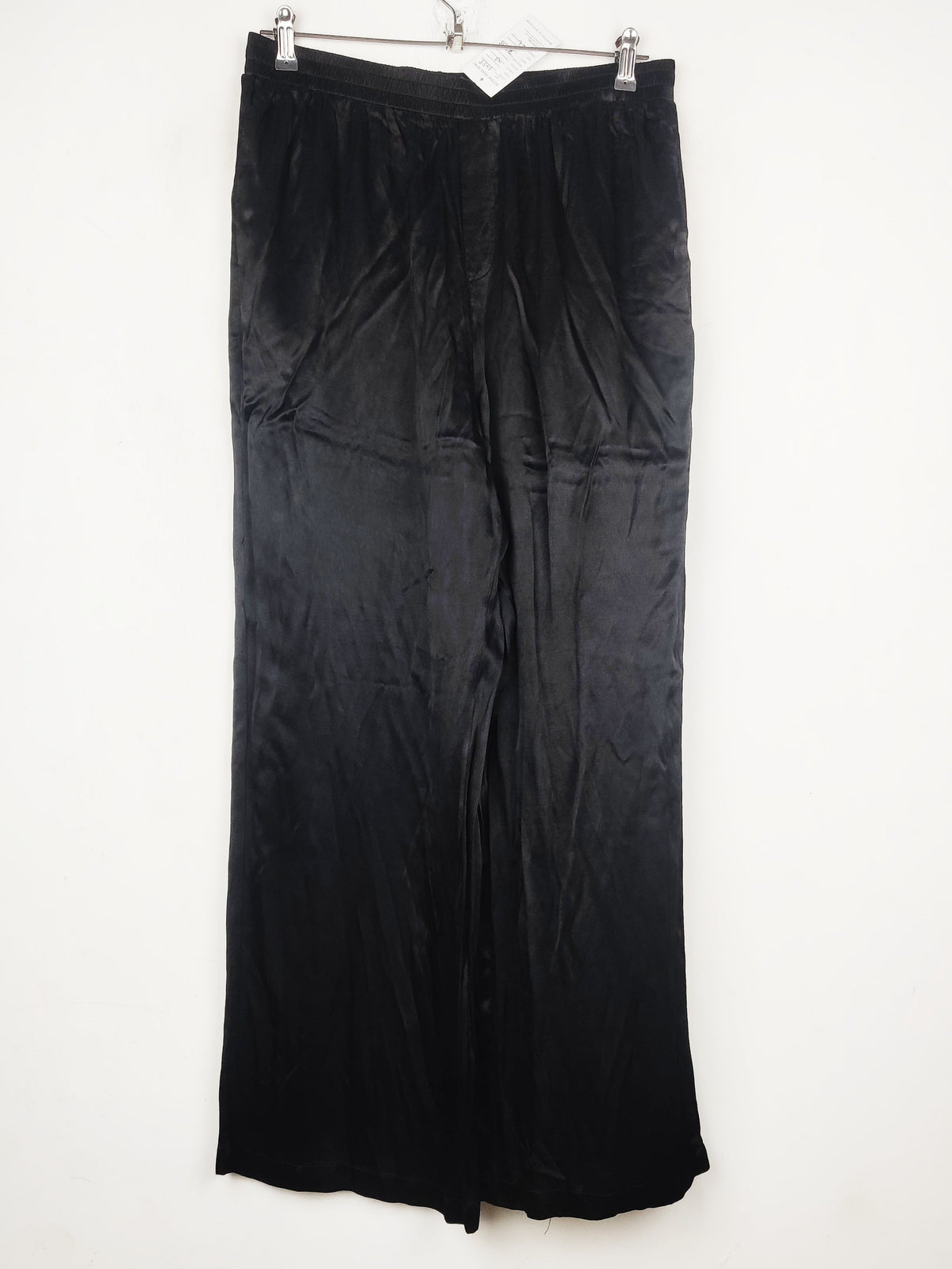 Buy online pre-used pre-loved 100% authentic & Original branded Forever21 (T-3453) available in Pakistan. Top international brands avilable.