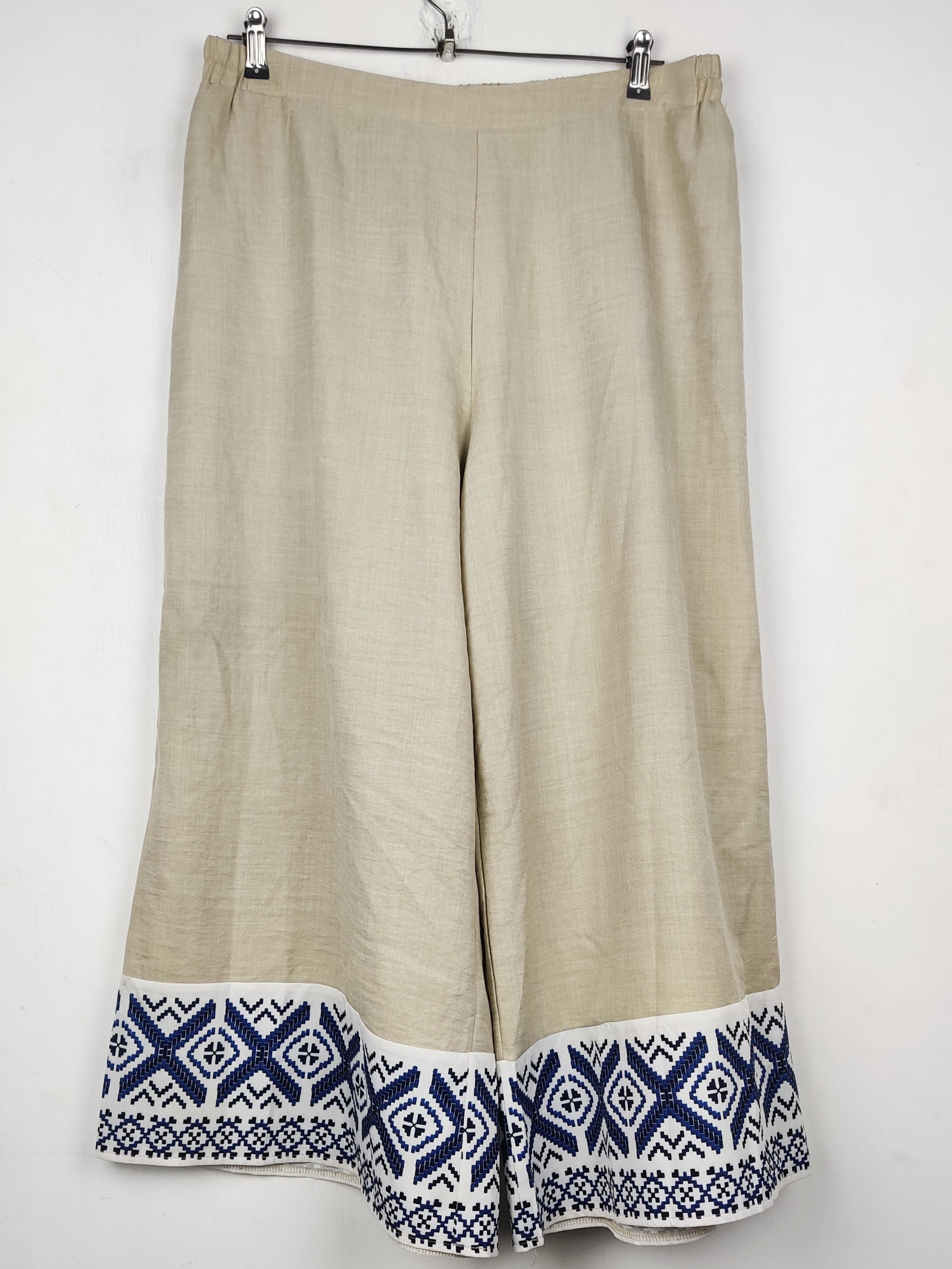 Buy online pre-used pre-loved 100% authentic & Original branded Shein (T-3455) available in Pakistan. Top international brands avilable.