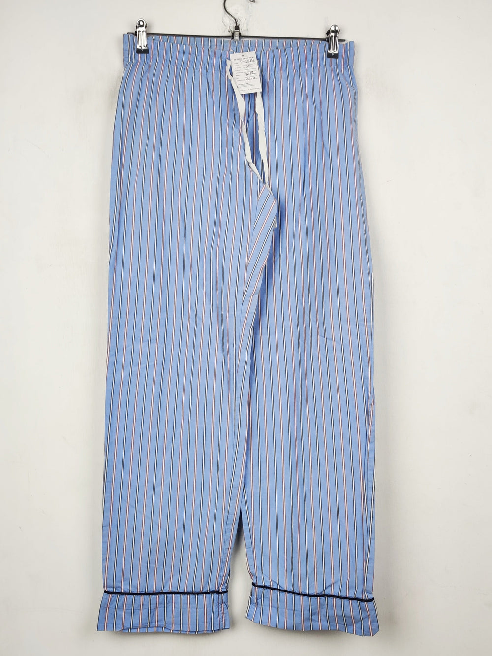 Buy online pre-used pre-loved 100% authentic & Original branded Gap (T-3464) available in Pakistan. Top international brands avilable.