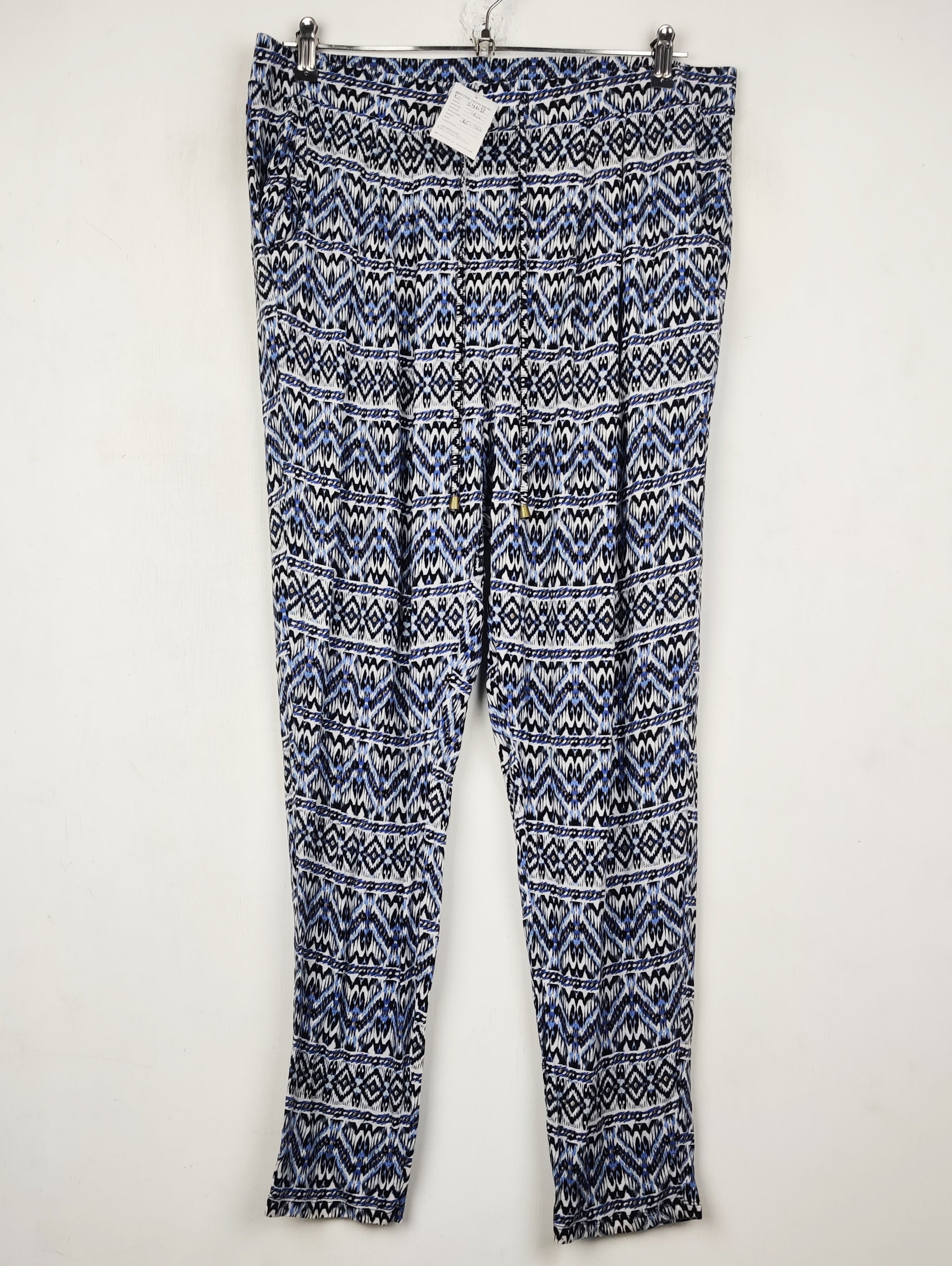 Buy online pre-used pre-loved 100% authentic & Original branded Marks & Spencer (T-3467) available in Pakistan. Top international brands avilable.