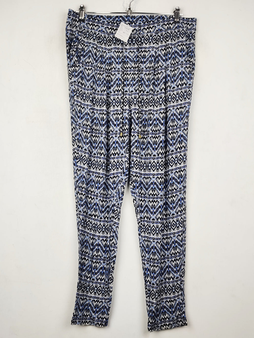 Buy online pre-used pre-loved 100% authentic & Original branded Marks & Spencer (T-3467) available in Pakistan. Top international brands avilable.