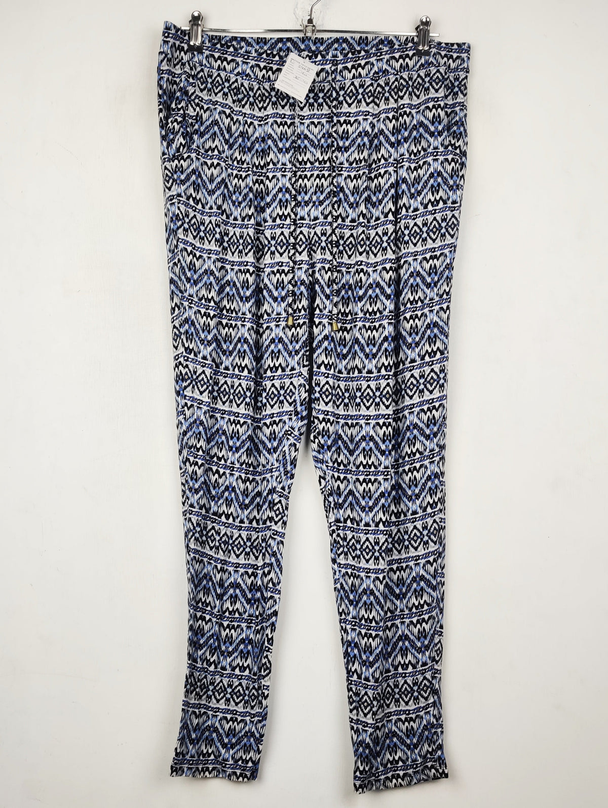 Buy online pre-used pre-loved 100% authentic & Original branded Marks & Spencer (T-3467) available in Pakistan. Top international brands avilable.