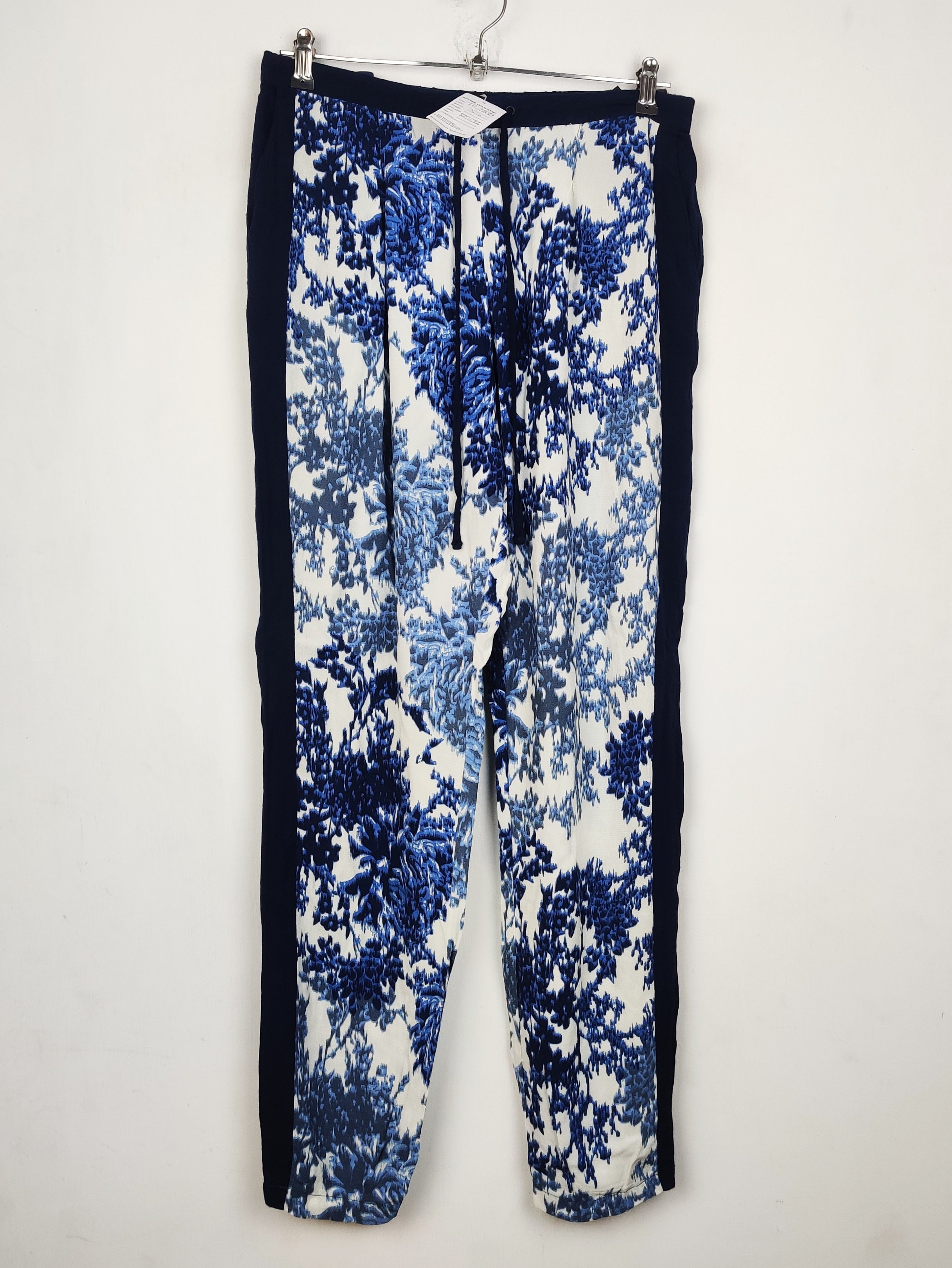 Buy online pre-used pre-loved 100% authentic & Original branded Marks & Spencer (T-3479) available in Pakistan. Top international brands avilable.