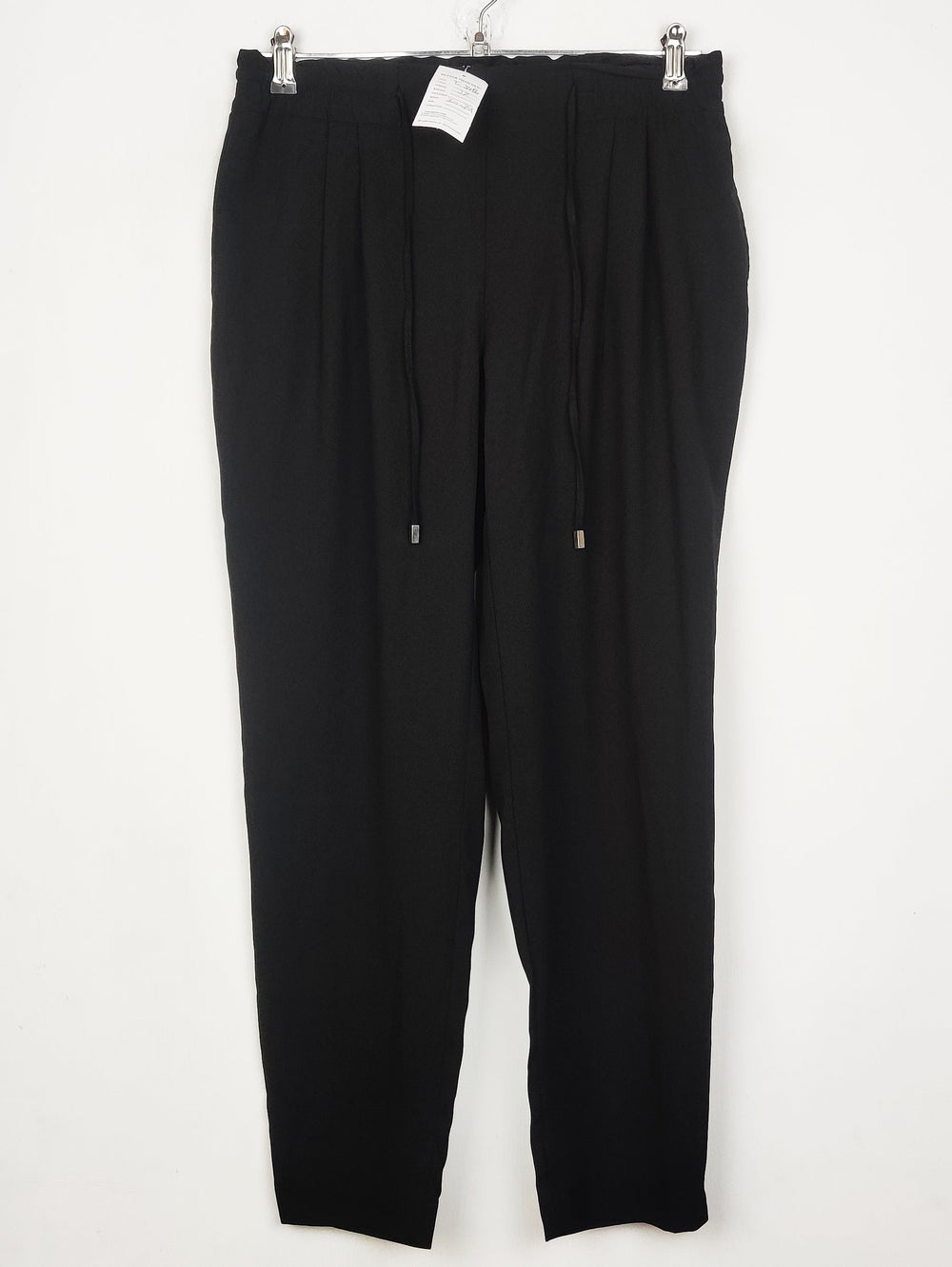 Buy online pre-used pre-loved 100% authentic & Original branded Zara (T-3486) available in Pakistan. Top international brands avilable.