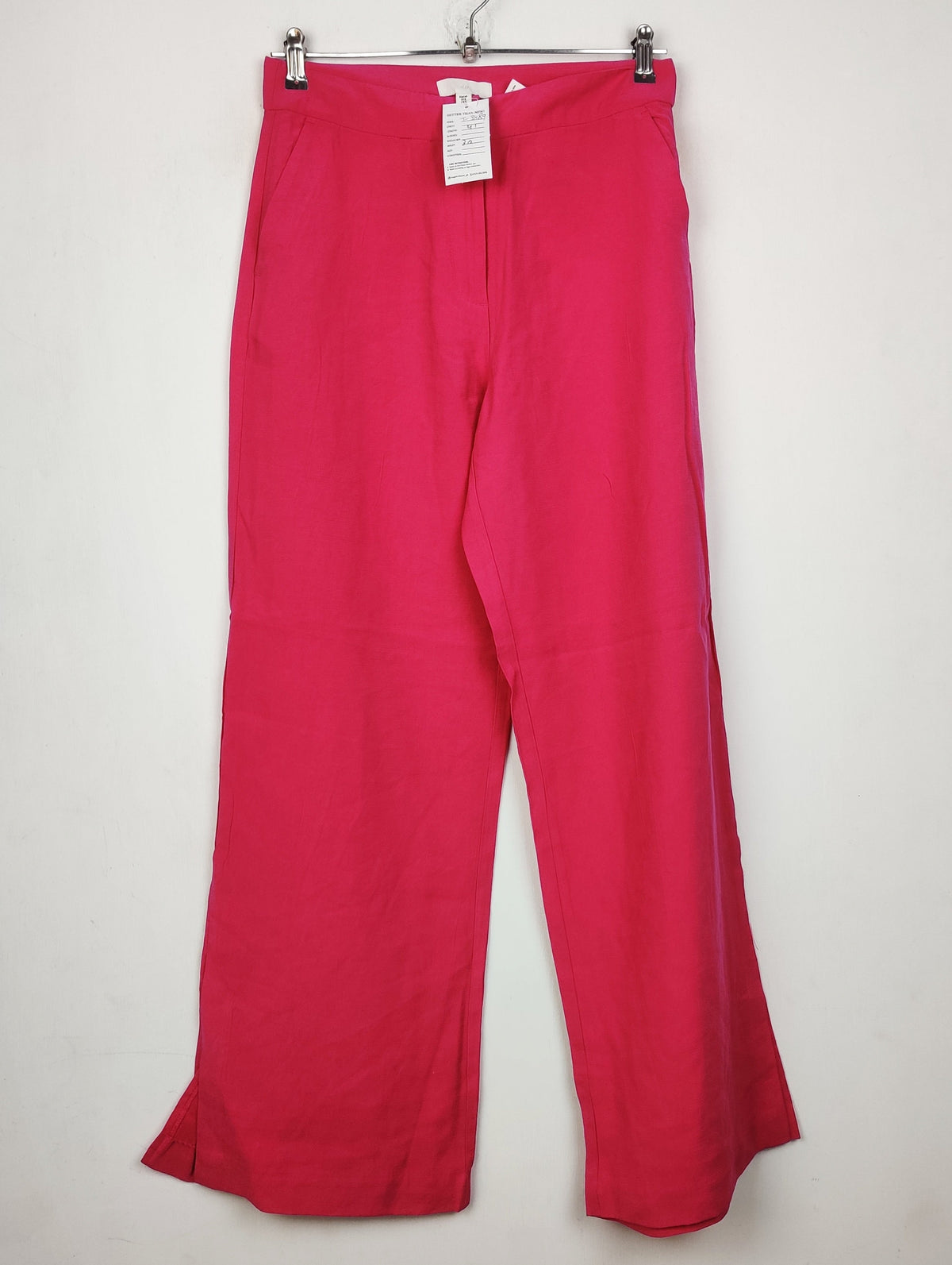 Buy online pre-used pre-loved 100% authentic & Original branded H&M (T-3489) available in Pakistan. Top international brands avilable.