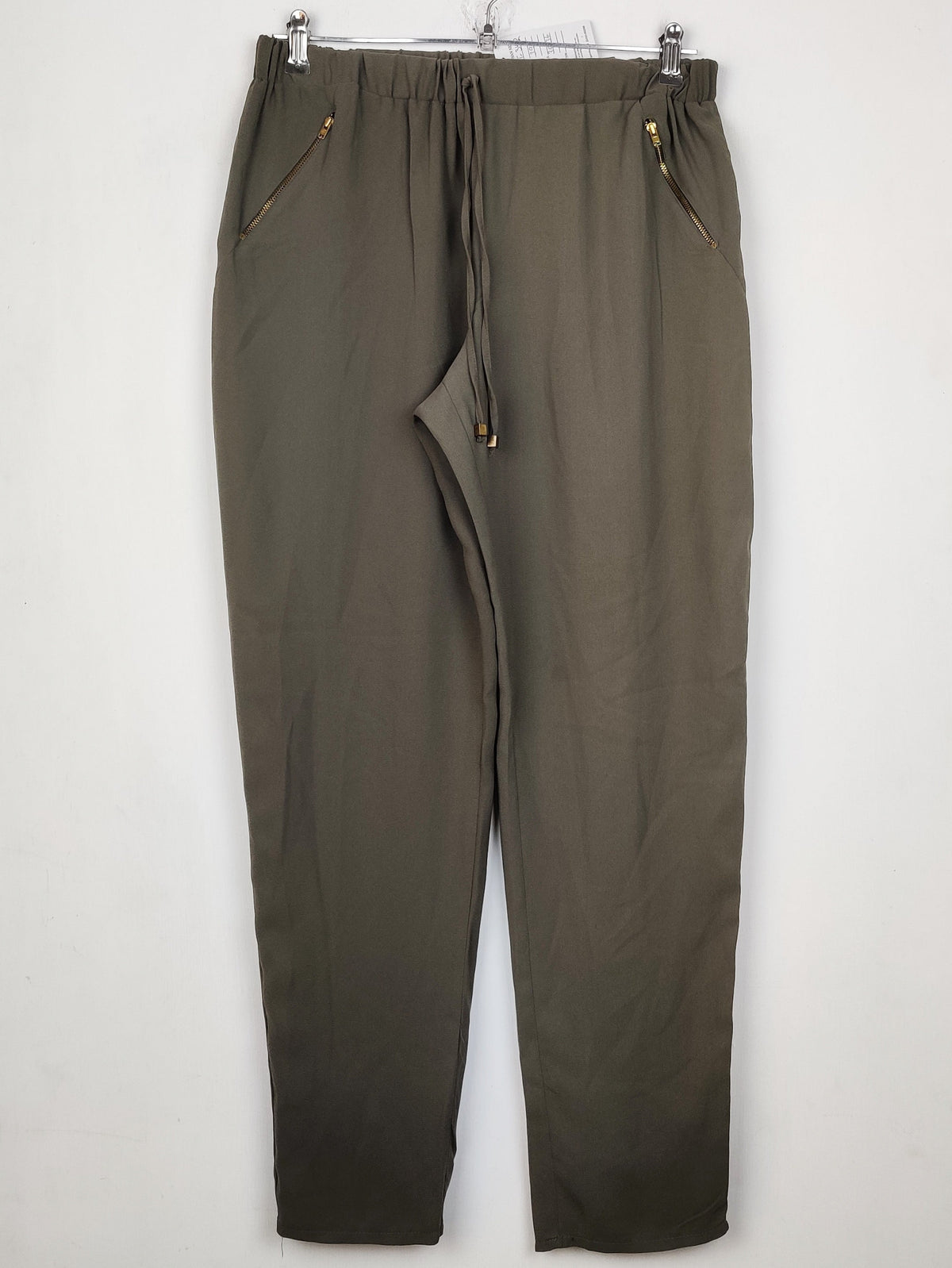 Buy online pre-used pre-loved 100% authentic & Original branded George (T-3492) available in Pakistan. Top international brands avilable.
