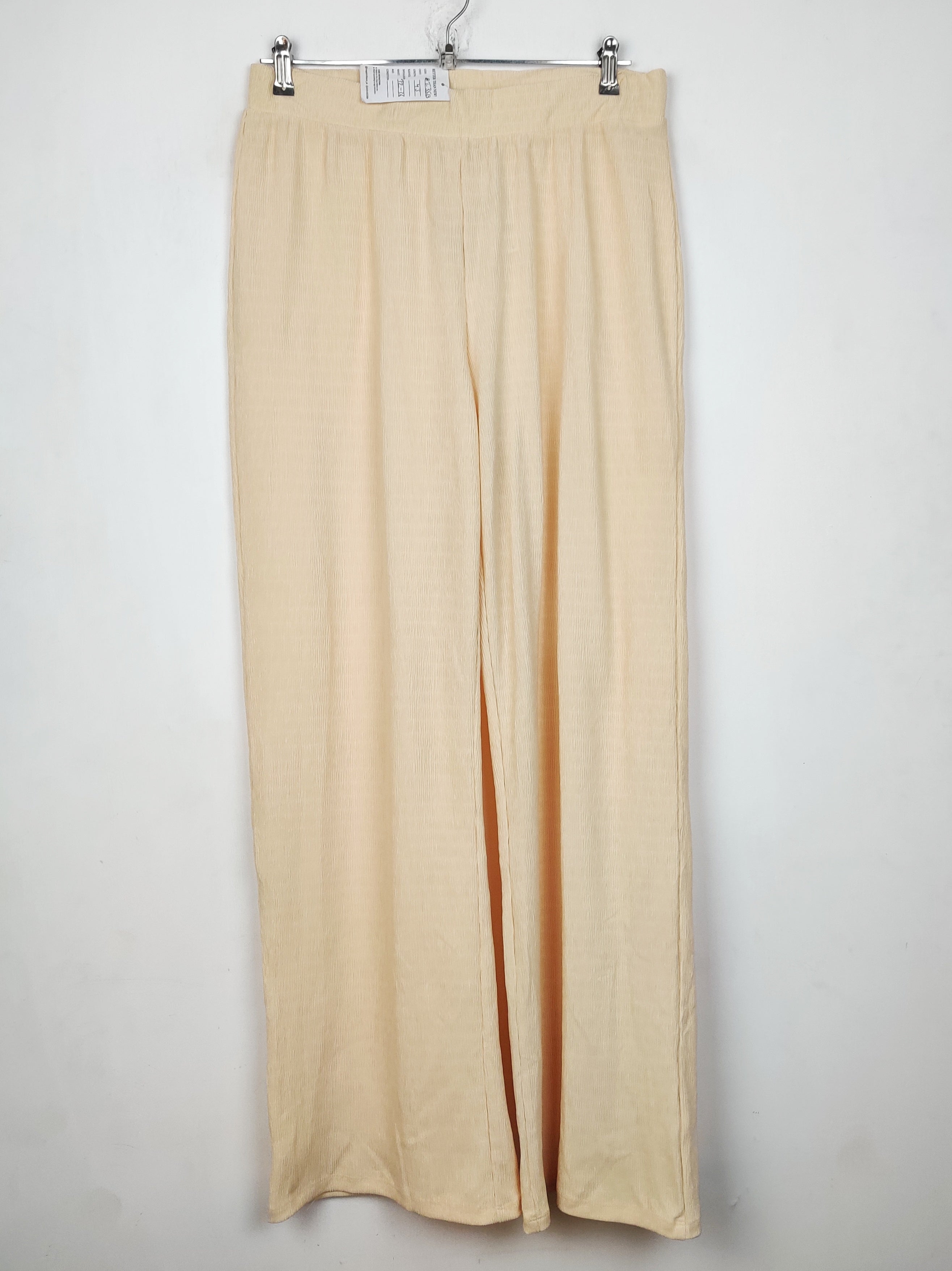 Buy online pre-used pre-loved 100% authentic & Original branded Primark (T-3513) available in Pakistan. Top international brands avilable.