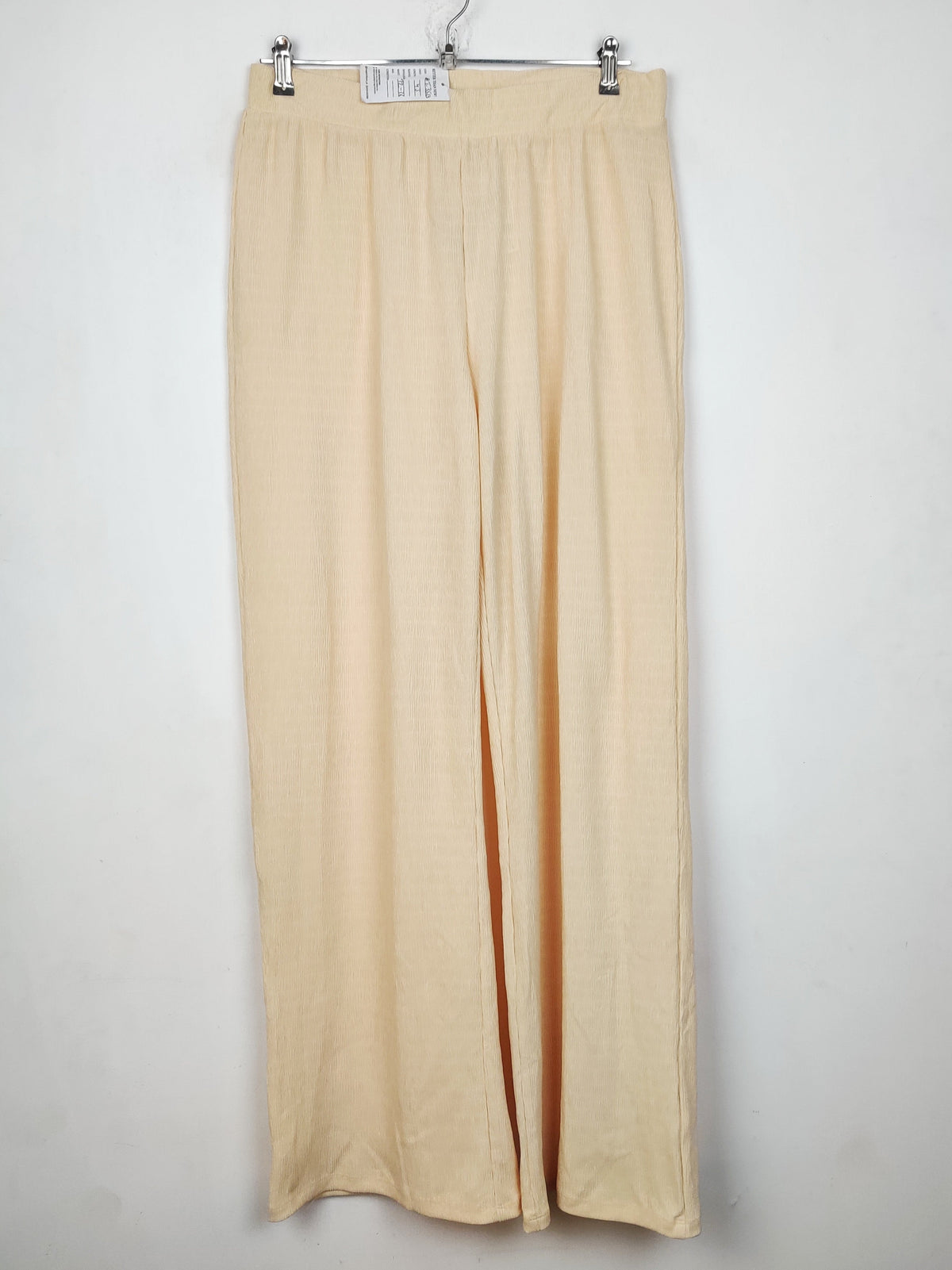 Buy online pre-used pre-loved 100% authentic & Original branded Primark (T-3513) available in Pakistan. Top international brands avilable.