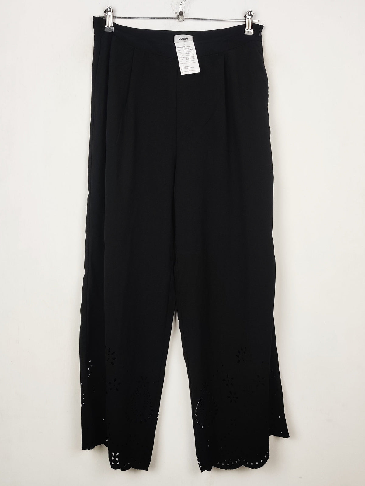Buy online pre-used pre-loved 100% authentic & Original branded Closet (T-3522) available in Pakistan. Top international brands avilable.