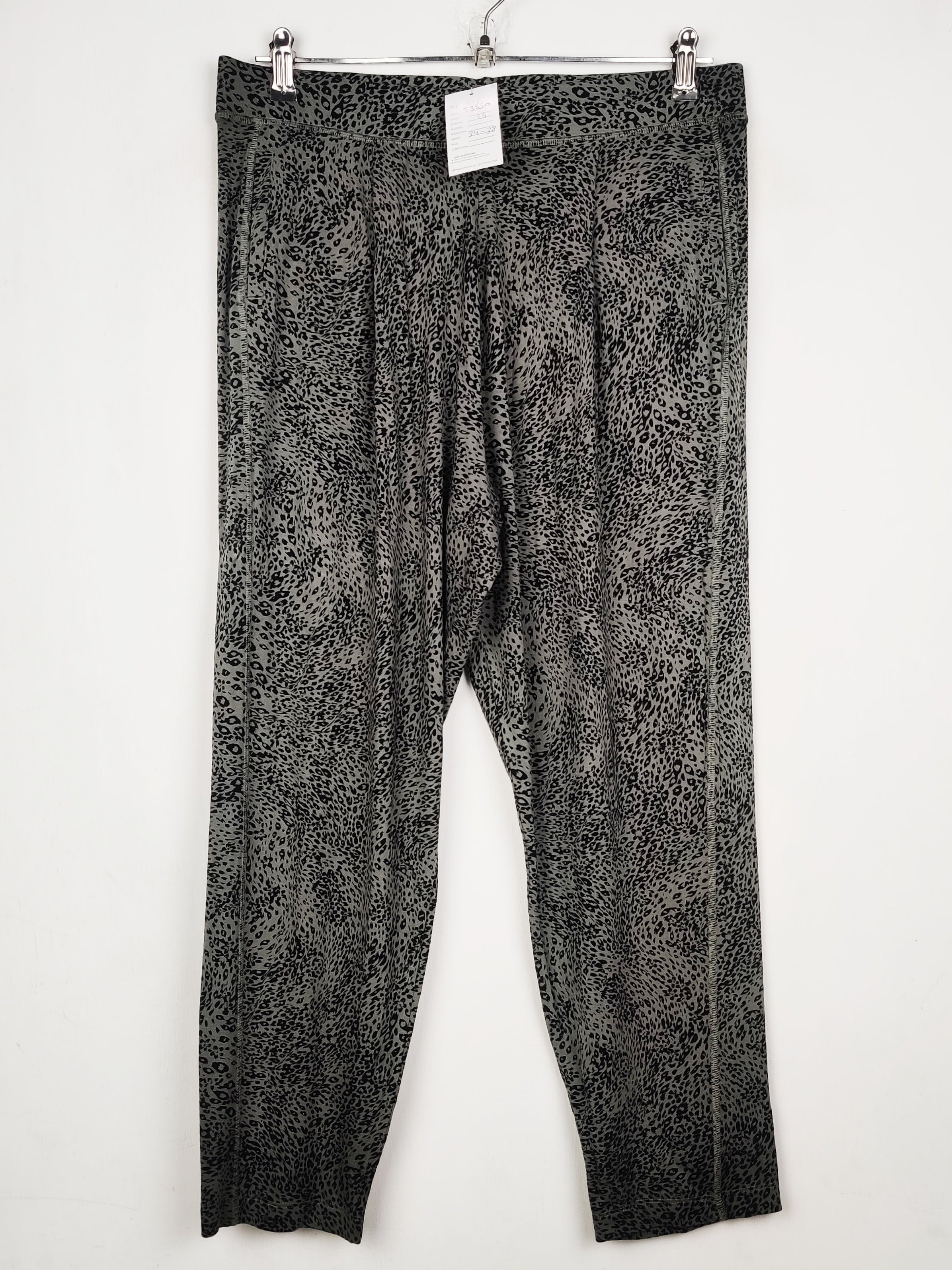 Buy online pre-used pre-loved 100% authentic & Original branded Marks & Spencer (T-3550) available in Pakistan. Top international brands avilable.