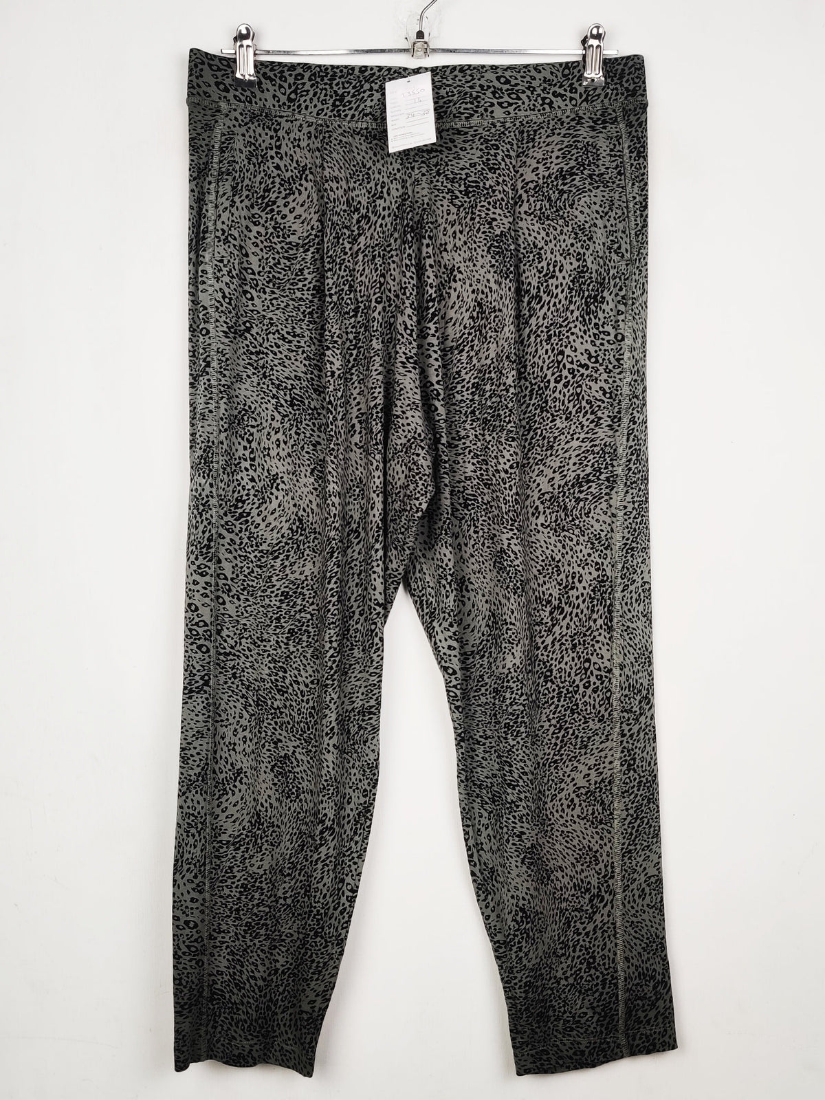 Buy online pre-used pre-loved 100% authentic & Original branded Marks & Spencer (T-3550) available in Pakistan. Top international brands avilable.