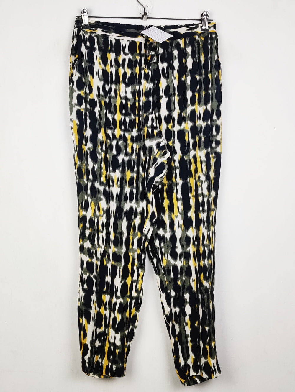 Buy online pre-used pre-loved 100% authentic & Original branded Marks & Spencer (T-3581) available in Pakistan. Top international brands avilable.