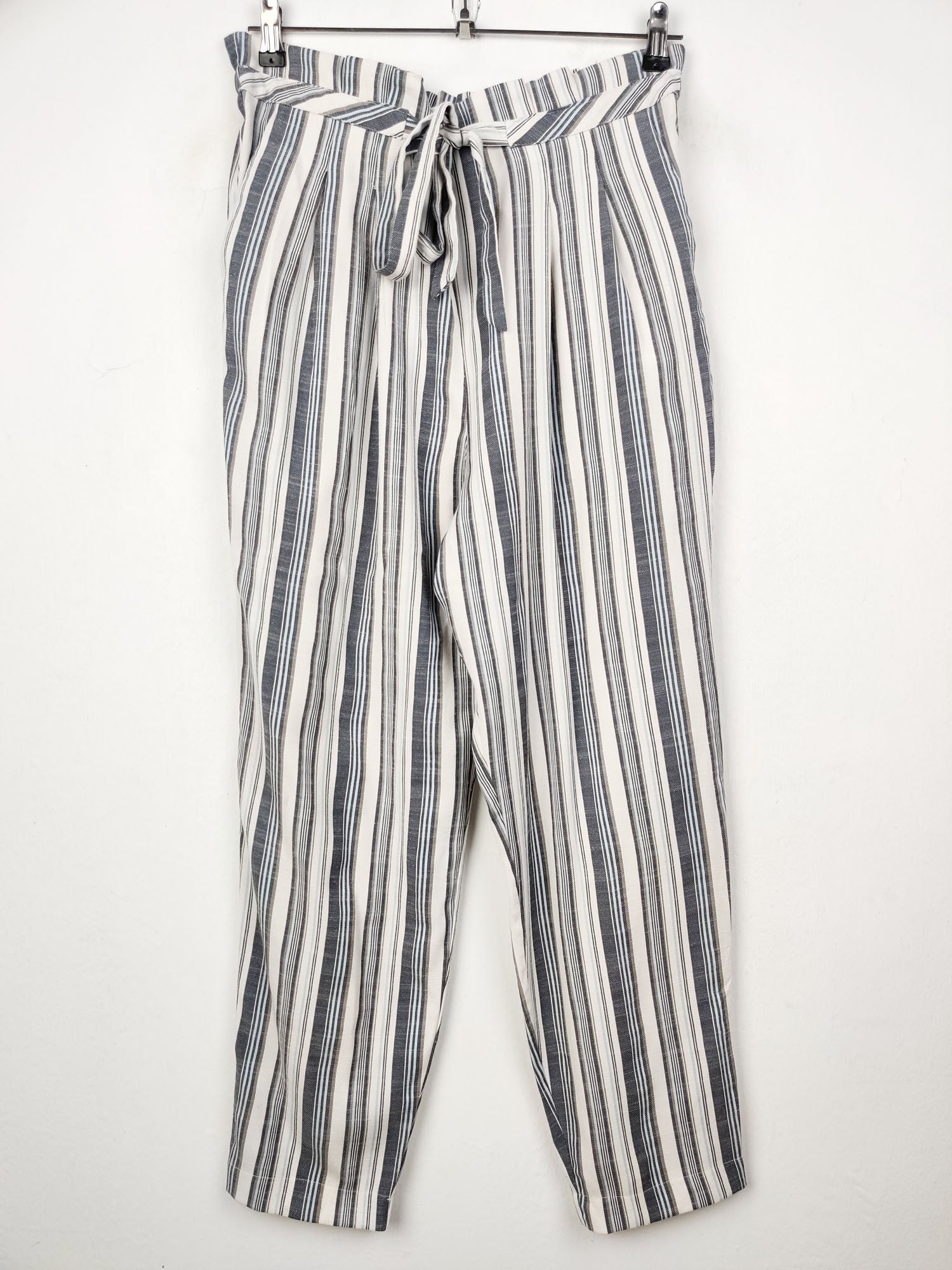 Buy online pre-used pre-loved 100% authentic & Original branded Tu (T-658) available in Pakistan. Top international brands avilable.