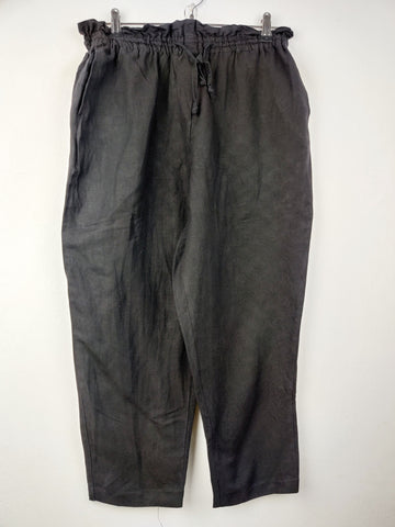 Buy online pre-used pre-loved 100% authentic & Original branded H&M (T-735) available in Pakistan. Top international brands avilable.