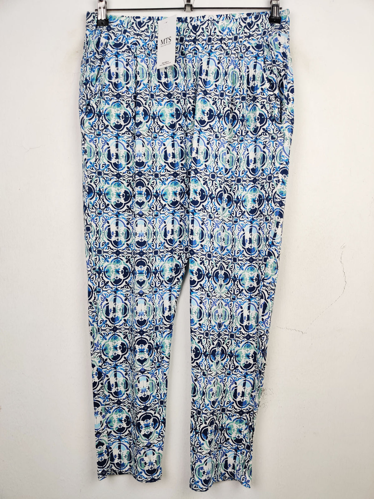 Buy online pre-used pre-loved 100% authentic & Original branded Marks & Spencer (T-932) available in Pakistan. Top international brands avilable.
