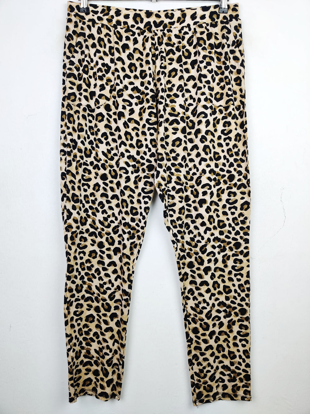 Buy online pre-used pre-loved 100% authentic & Original branded George (T-934) available in Pakistan. Top international brands avilable.