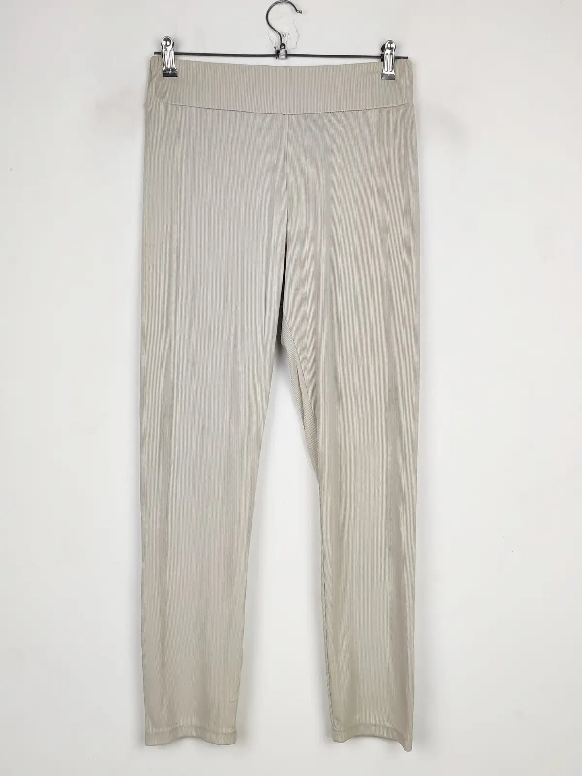Buy online pre-used pre-loved 100% authentic & Original branded Unknown Brand (TL-02) available in Pakistan. Top international brands avilable.
