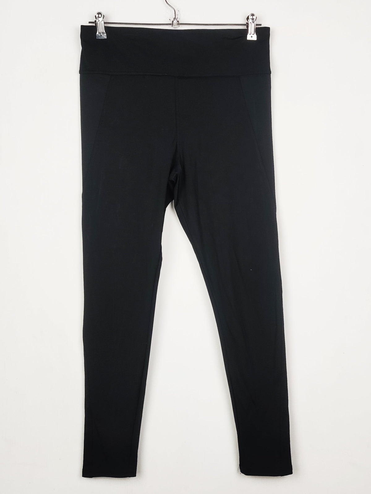 Buy online pre-used pre-loved 100% authentic & Original branded Workout (TL-1325) available in Pakistan. Top international brands avilable.