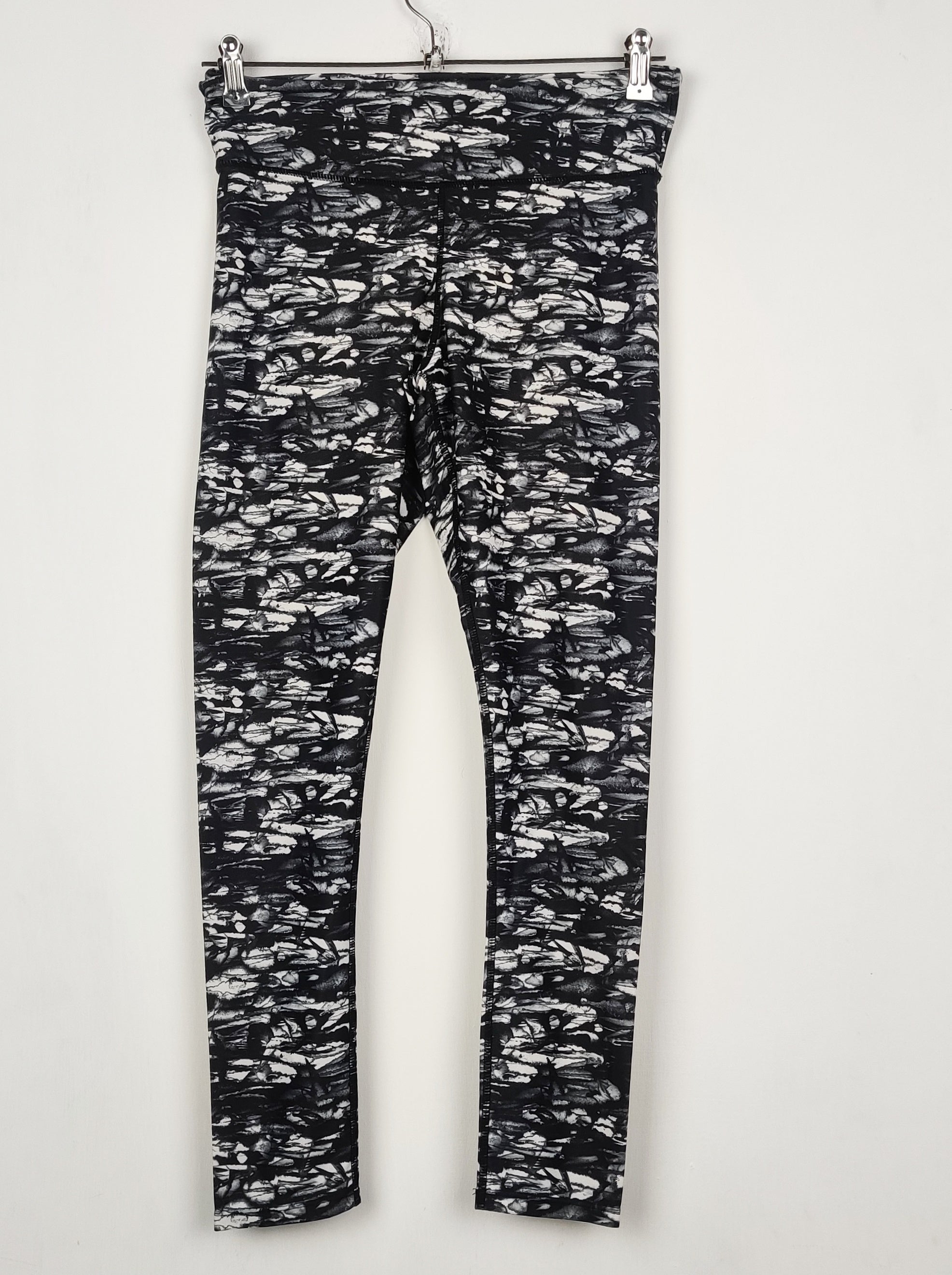 Buy online pre-used pre-loved 100% authentic & Original branded Workout (TL-1345) available in Pakistan. Top international brands avilable.