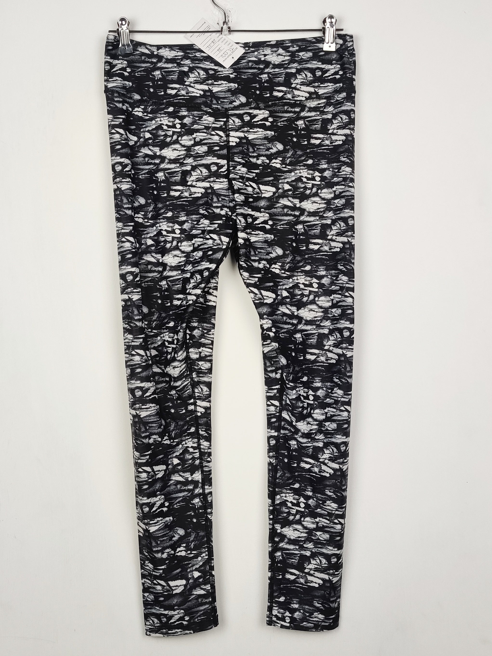 Buy online pre-used pre-loved 100% authentic & Original branded Unknown Brand (TL-1371) available in Pakistan. Top international brands avilable.